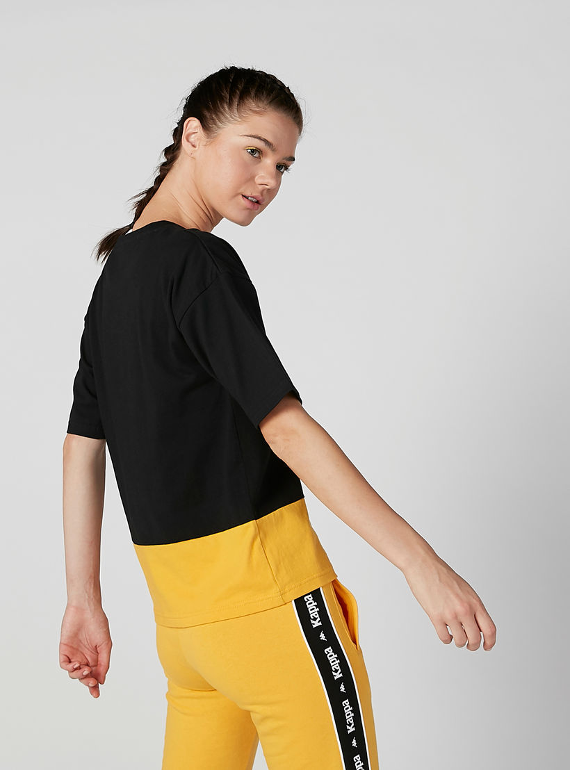 تيشيرت مستدام بياقة مستديرة وأكمام قصيرة وطبعات من كابا -women-clothing-sportswearandactivewear-tshirtsandvests-image-4