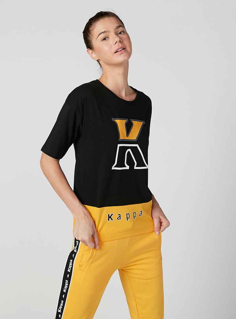 تيشيرت مستدام بياقة مستديرة وأكمام قصيرة وطبعات من كابا -women-clothing-sportswearandactivewear-tshirtsandvests-image-5