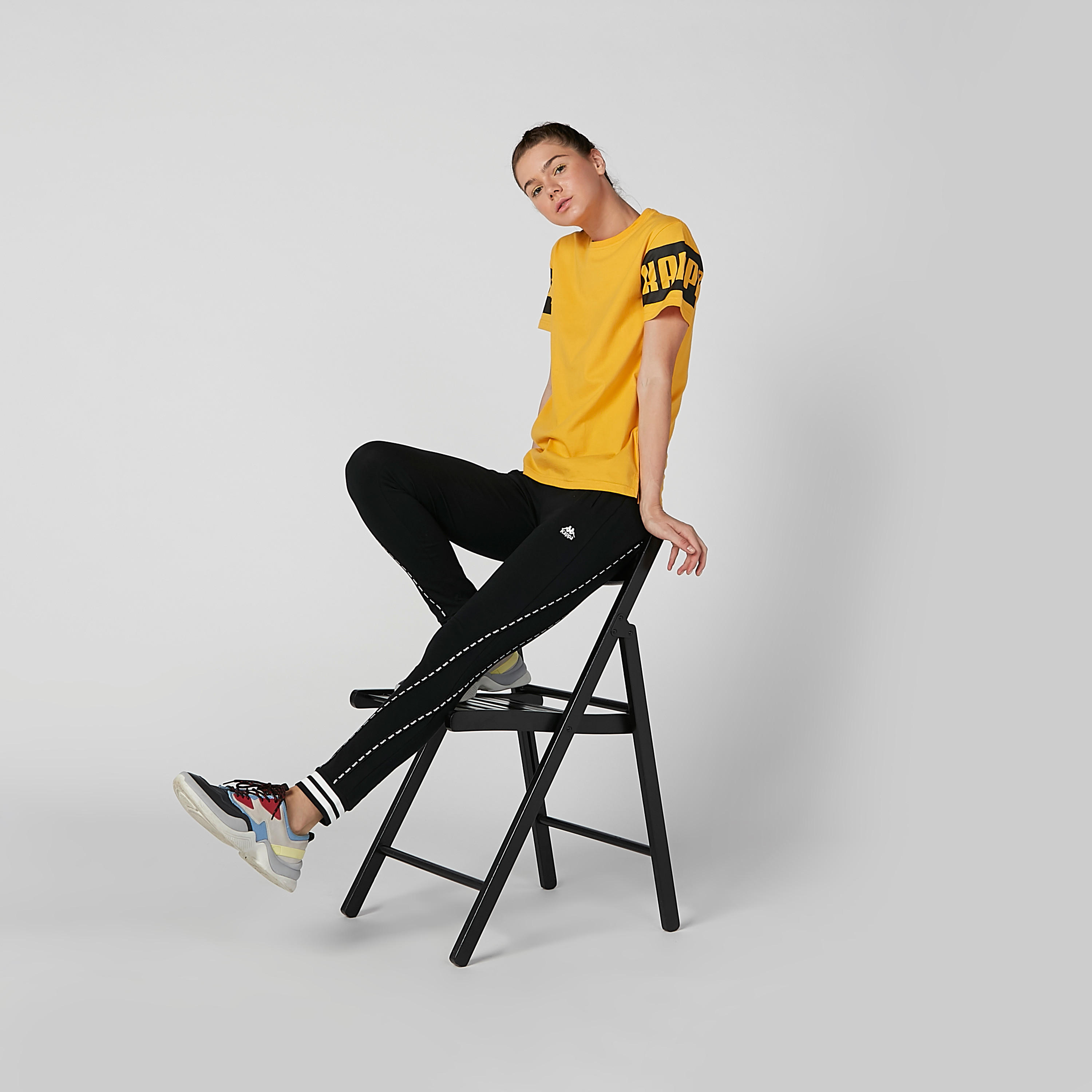 تيشيرت بياقة مستديرة وأكمام قصيرة وطبعات من كابا-women-clothing-tshirts-image-1