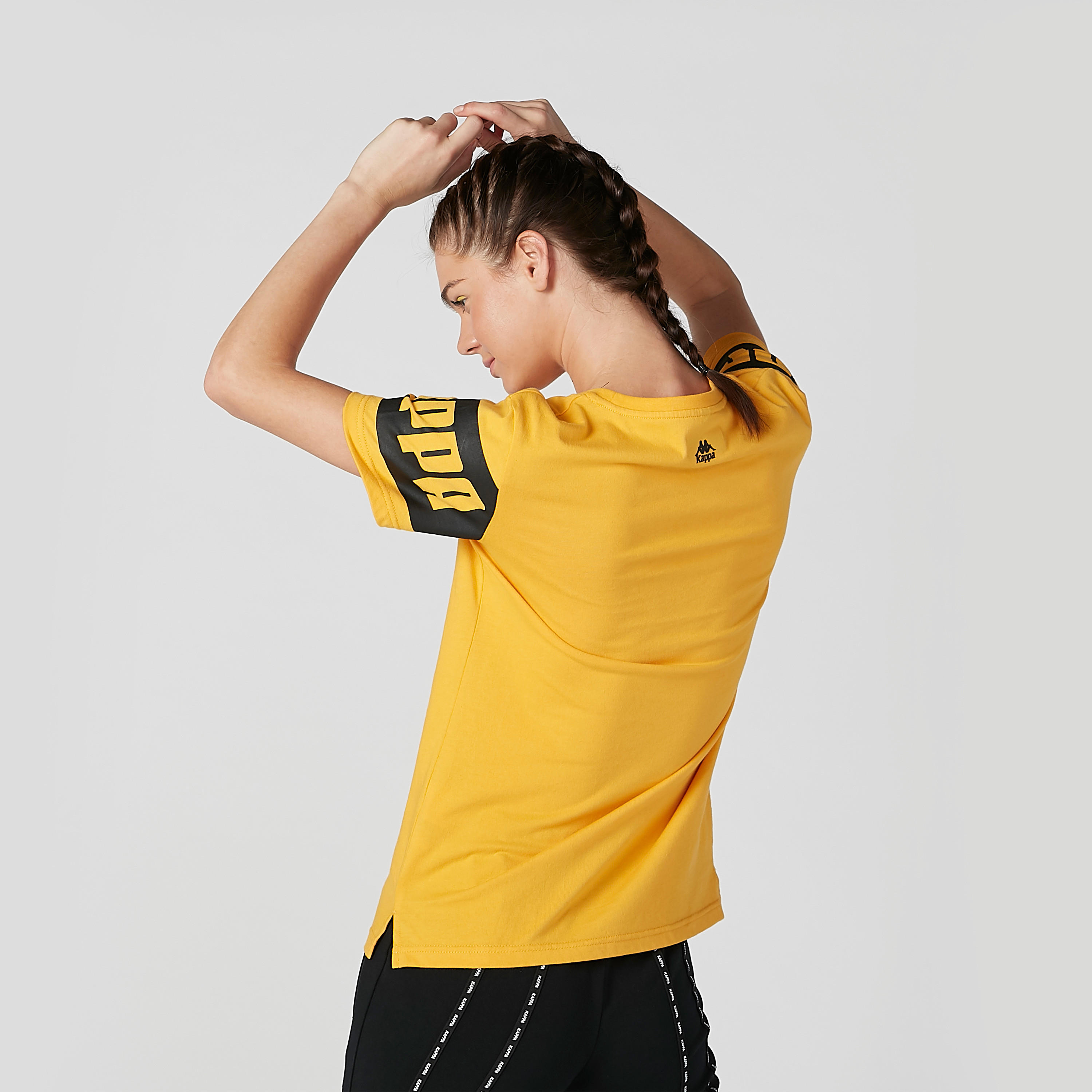 تيشيرت بياقة مستديرة وأكمام قصيرة وطبعات من كابا-women-clothing-tshirts-image-4