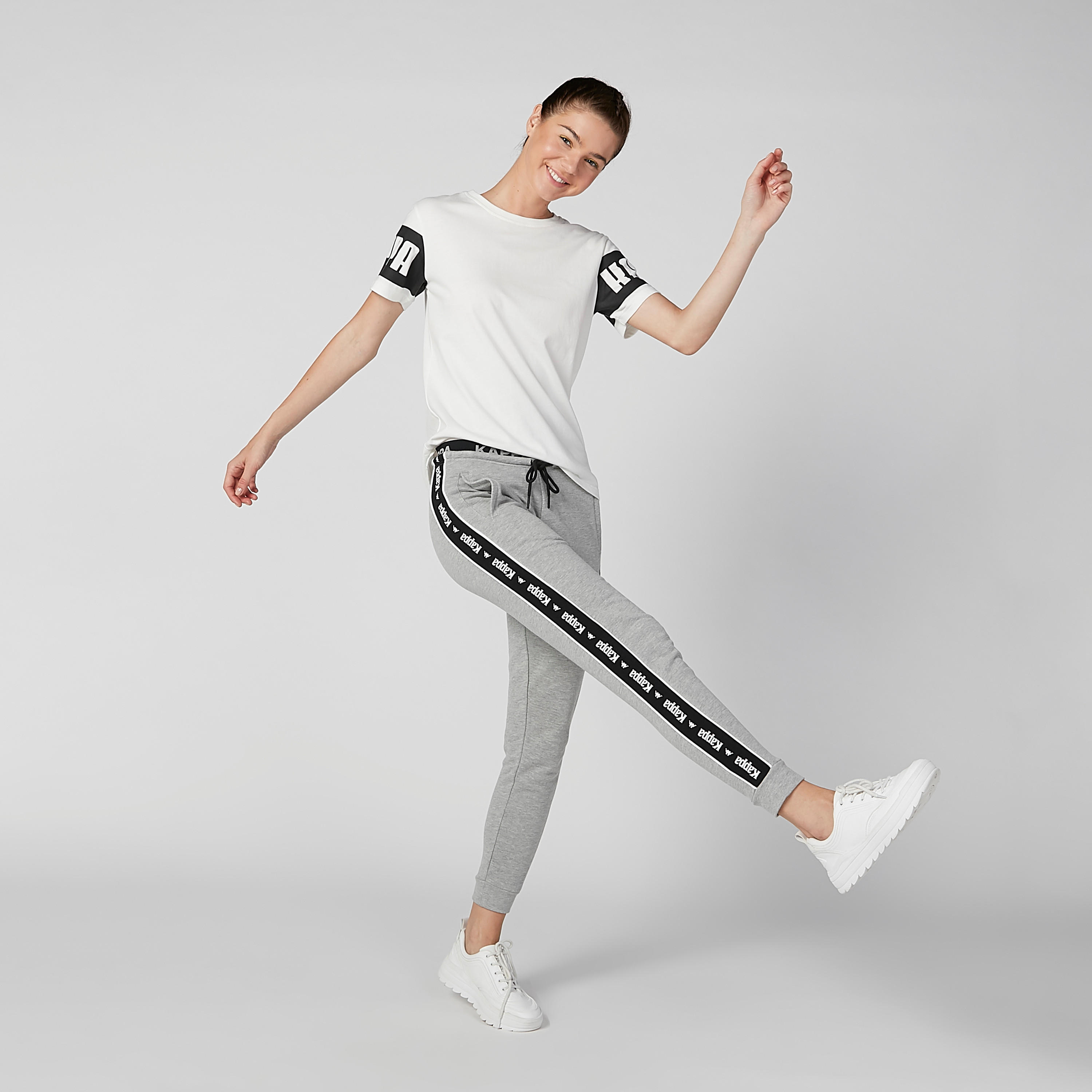 تيشيرت بياقة مستديرة وأكمام قصيرة وطبعات من كابا-women-clothing-sportswearandactivewear-tshirtsandvests-image-1