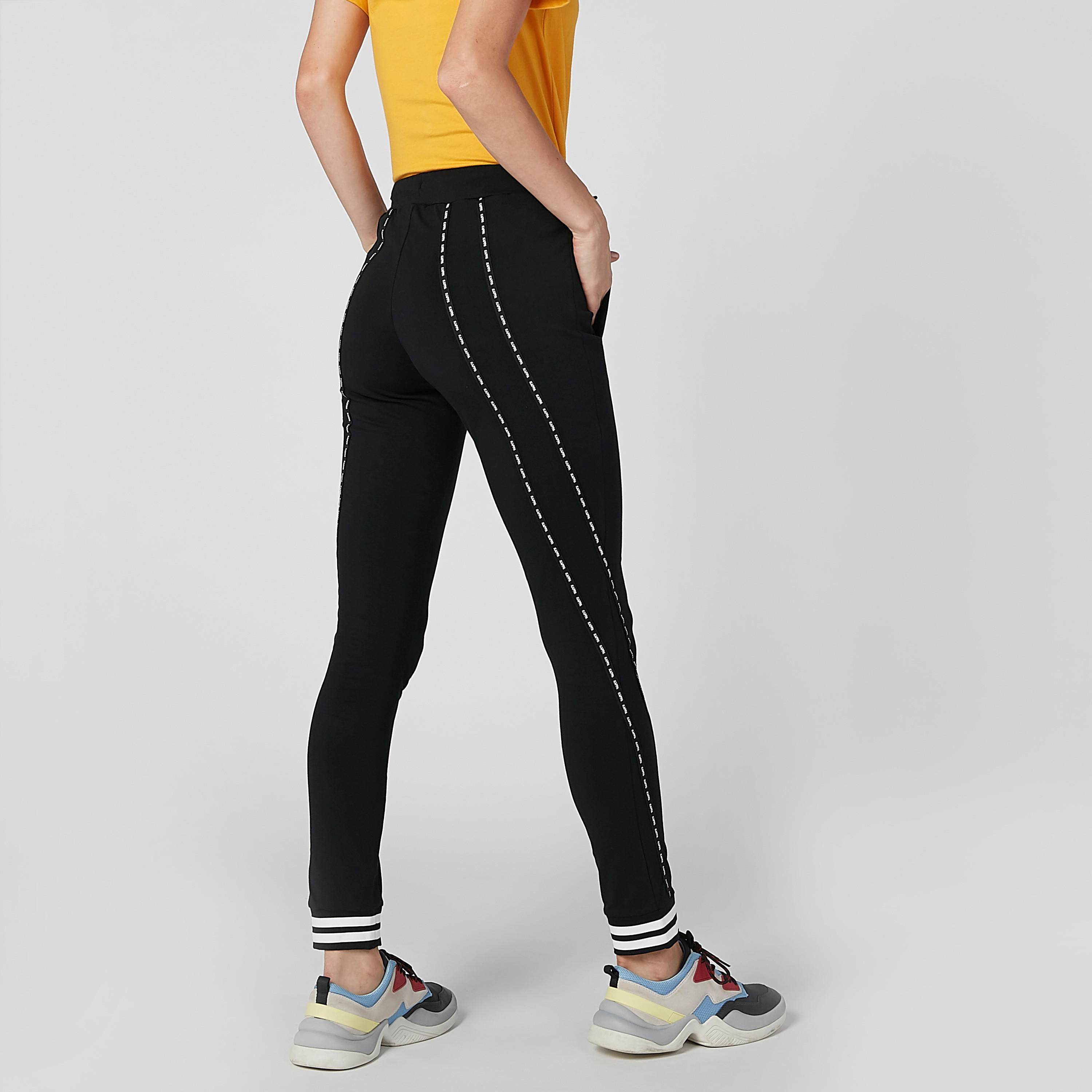 بنطلون رياضي سادة بتفاصيل جيب ورباط من كابا-women-clothing-sportswearandactivewear-bottoms-image-3