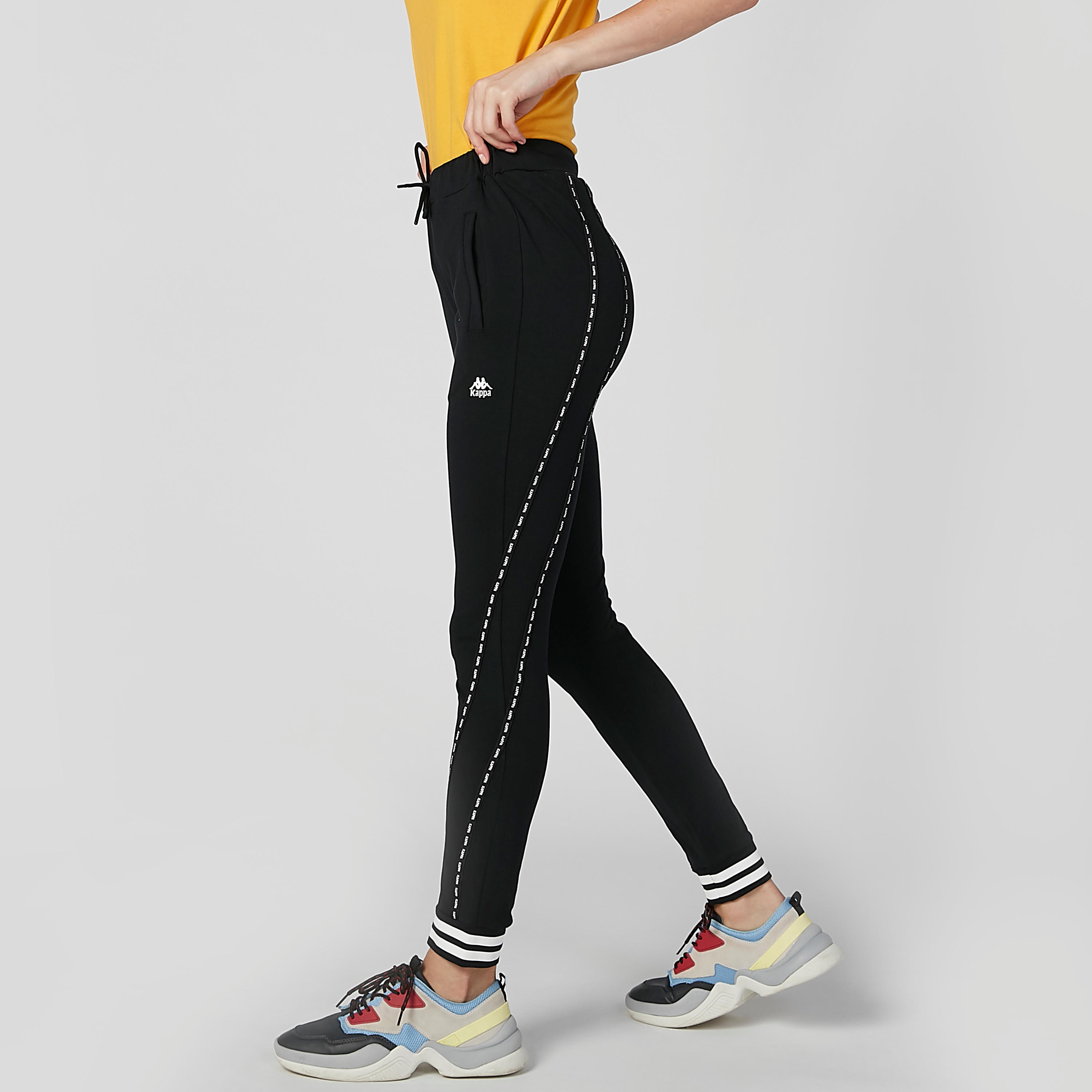 بنطلون رياضي سادة بتفاصيل جيب ورباط من كابا-women-clothing-sportswearandactivewear-bottoms-image-4