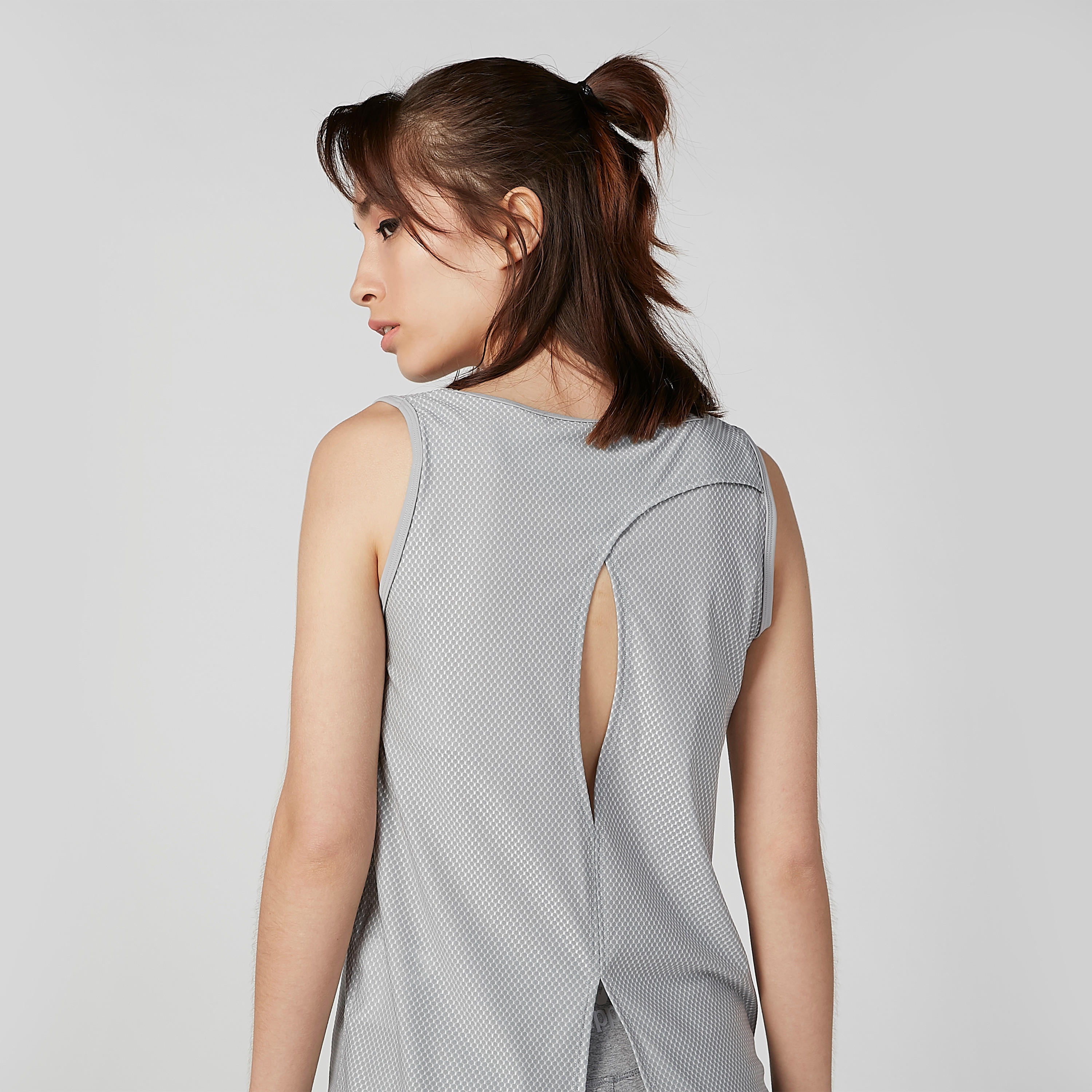فيست كاروهات بياقة عميقة من كابا-women-clothing-sportswearandactivewear-tshirtsandvests-image-2