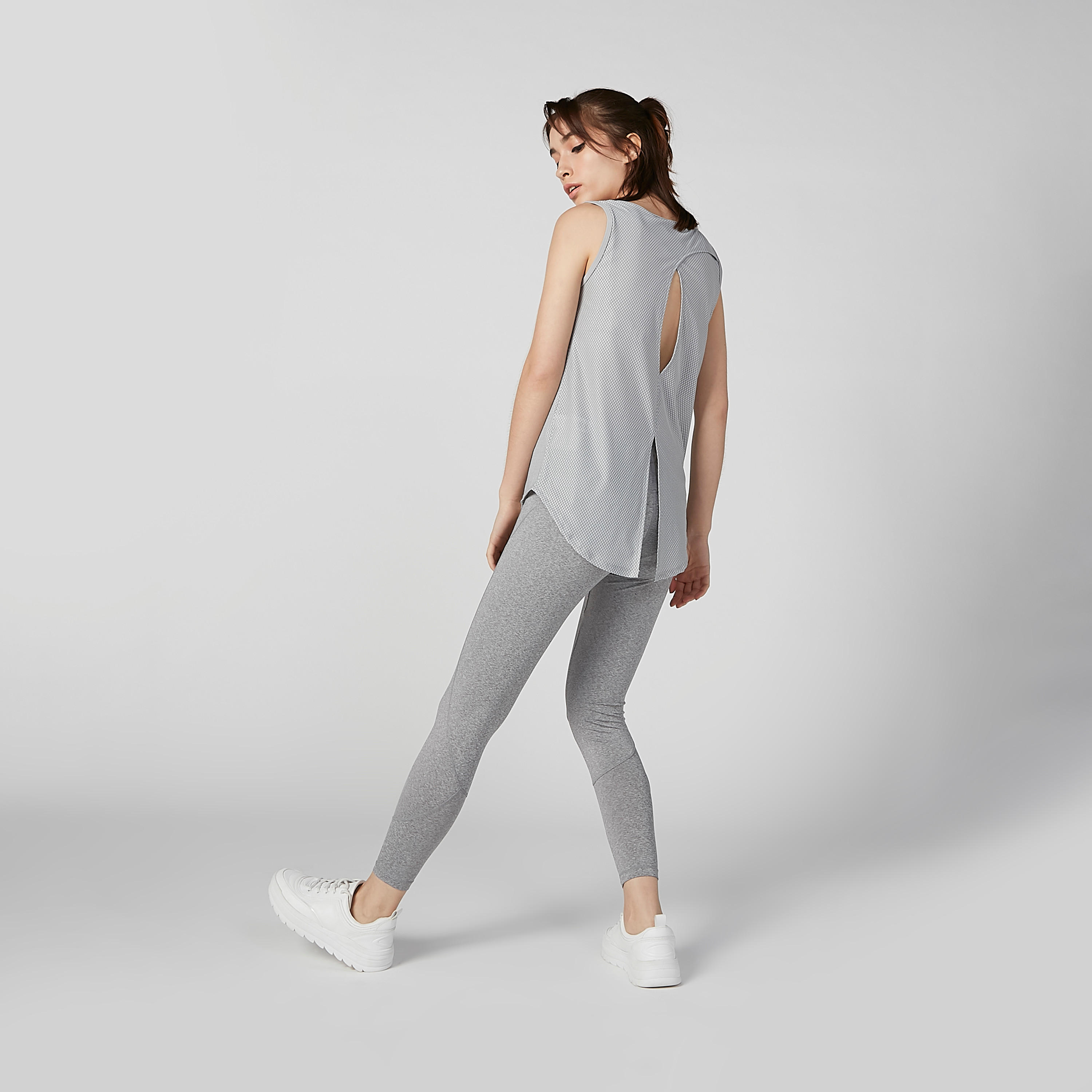 فيست كاروهات بياقة عميقة من كابا-women-clothing-sportswearandactivewear-tshirtsandvests-image-3
