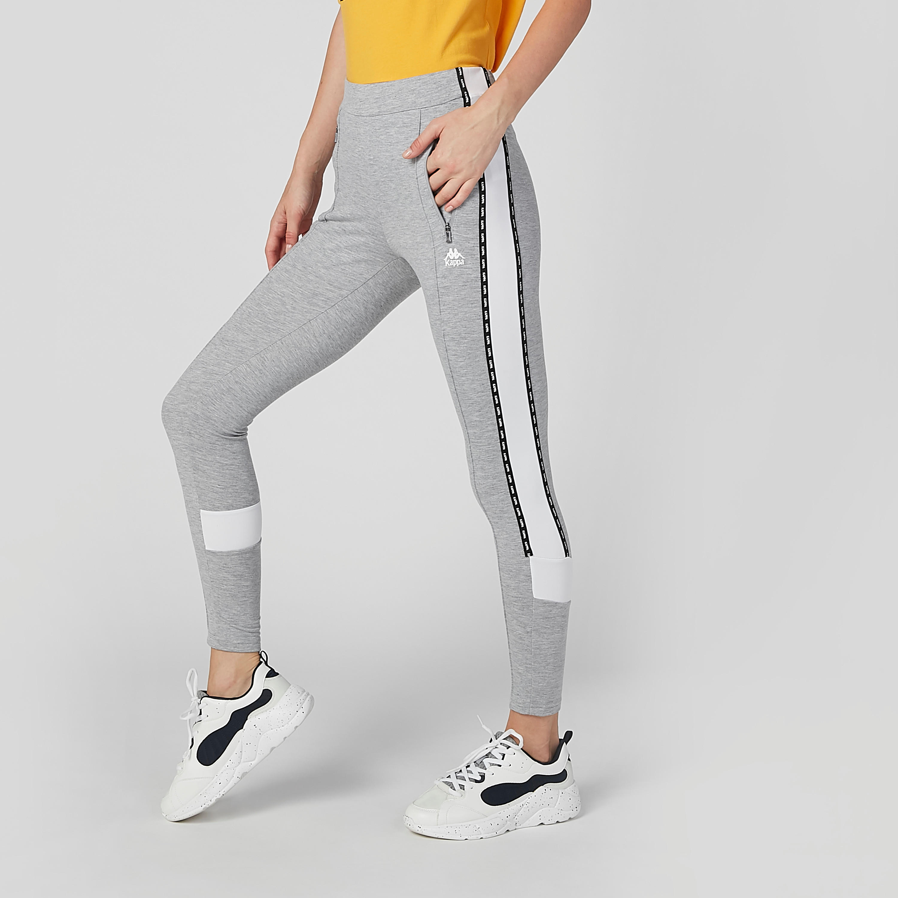 بنطال طويل مقلّم بجيوب من كابا-women-clothing-bottoms-joggers-image-5