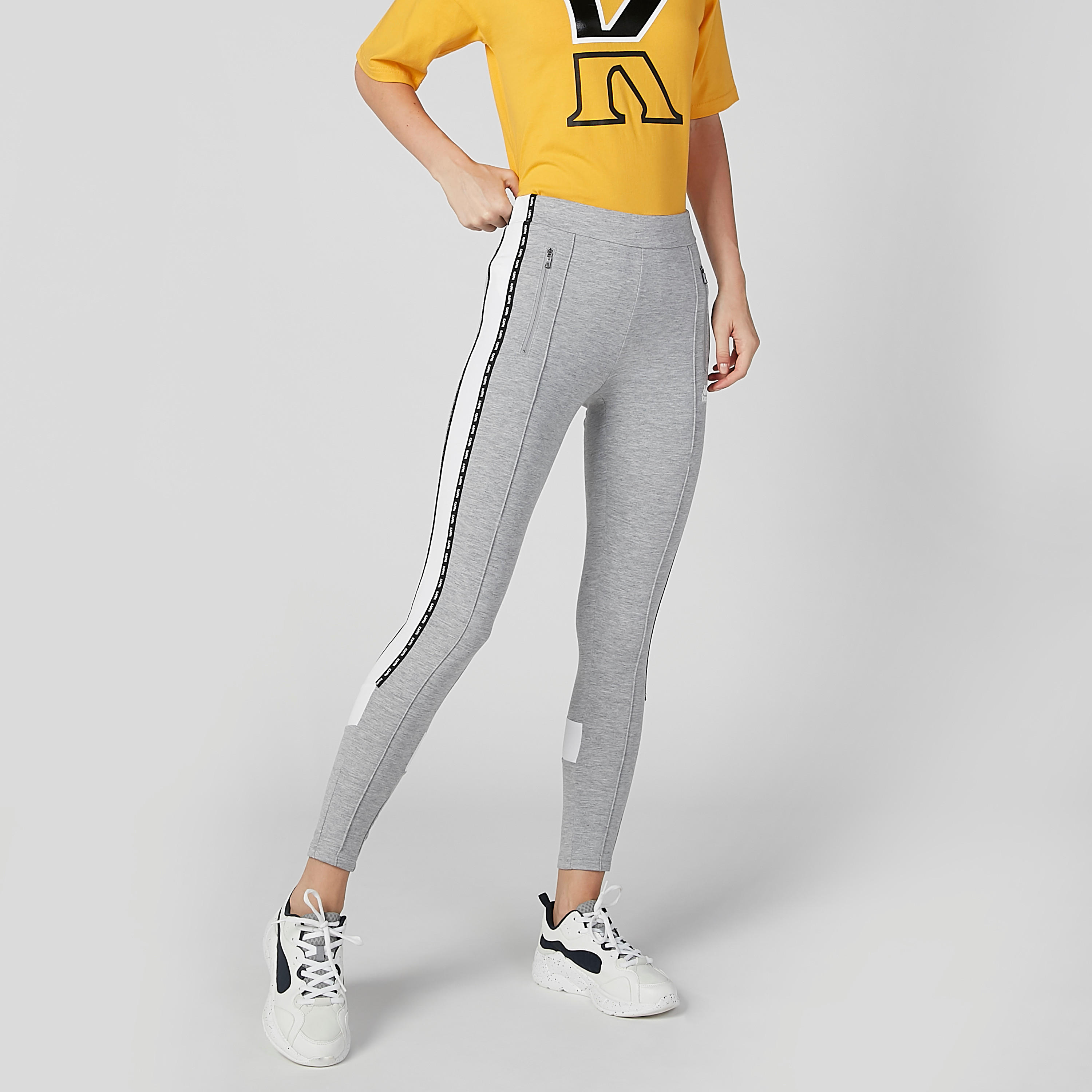 بنطال طويل مقلّم بجيوب من كابا-women-clothing-bottoms-joggers-image-6