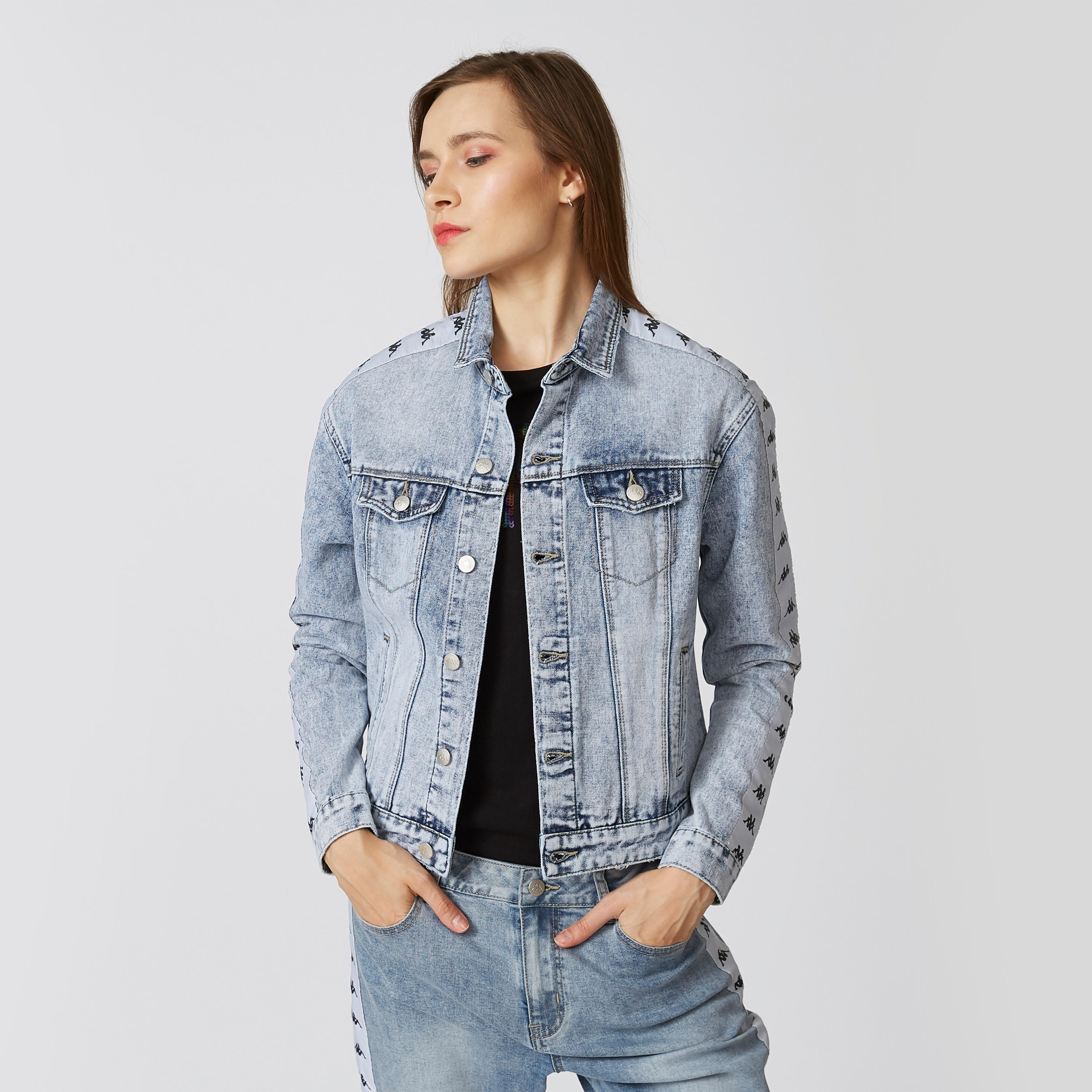 جاكيت دينم بأكمام طويلة بشريطة وطبعات من كابا-women-clothing-sportswearandactivewear-coatsandjackets-jackets-image-1