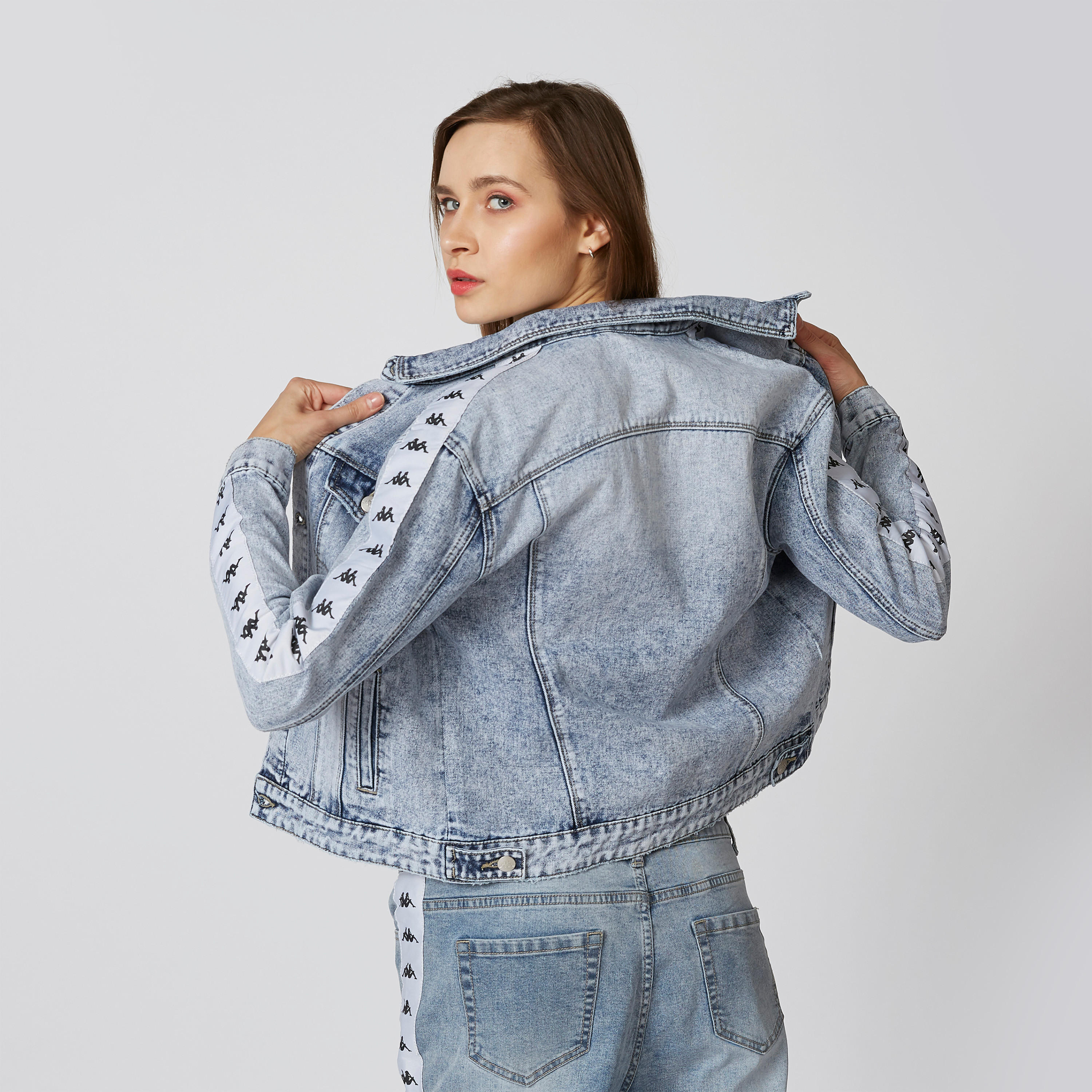 جاكيت دينم بأكمام طويلة بشريطة وطبعات من كابا-women-clothing-sportswearandactivewear-coatsandjackets-jackets-image-6
