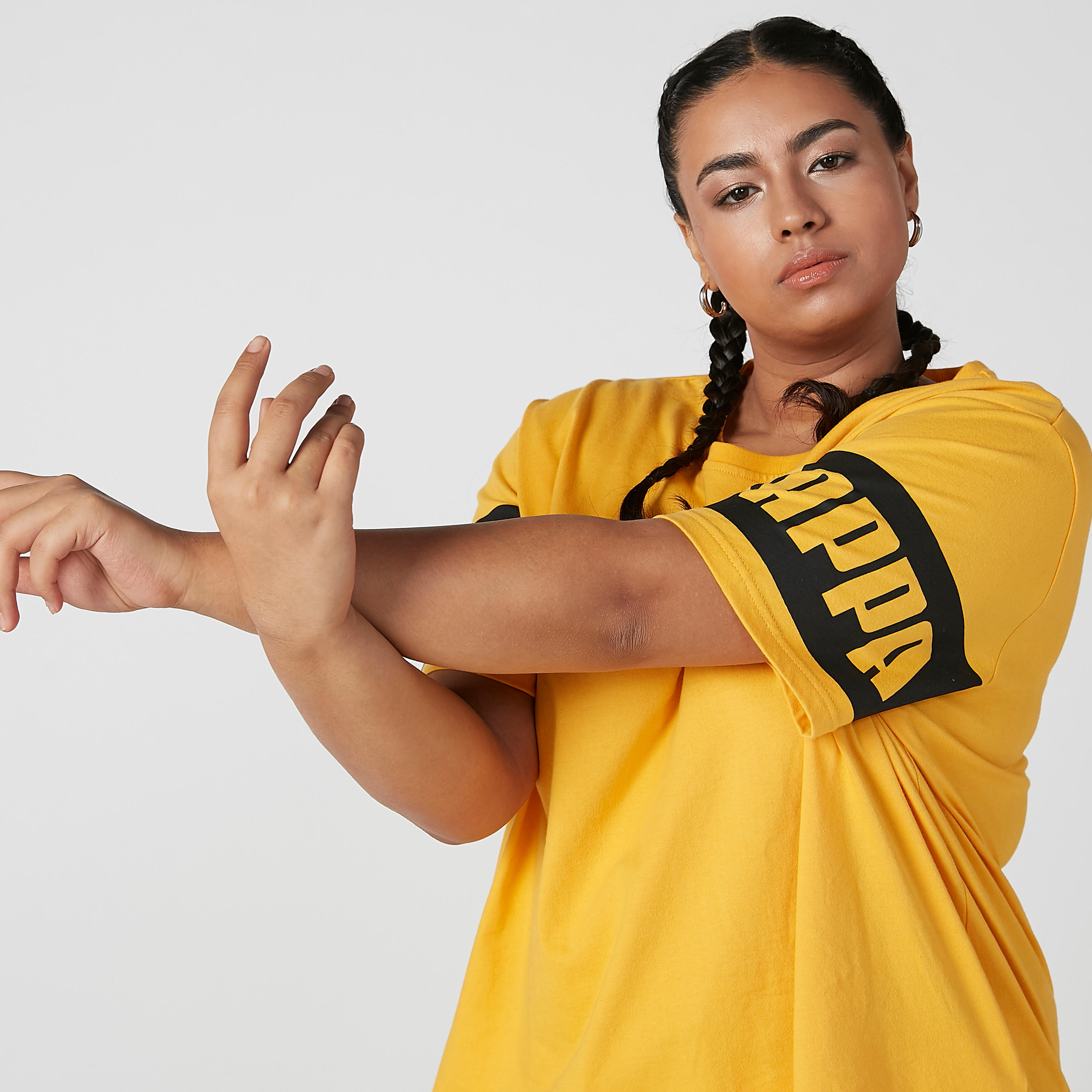 تيشيرت مستدام بياقة مستديرة وأكمام قصيرة وطبعات من كابا -women-clothing-sportswearandactivewear-tshirtsandvests-image-1