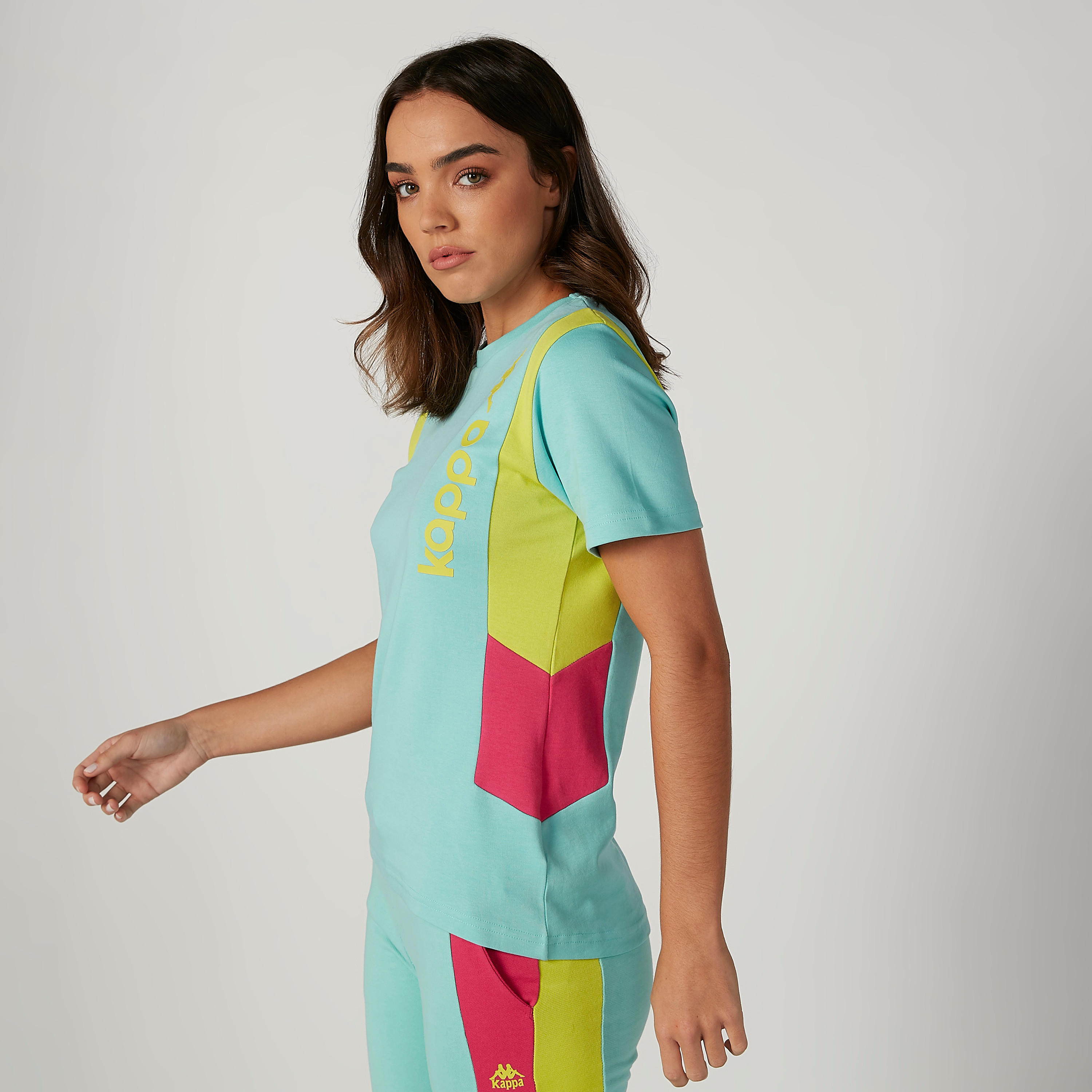 تيشيرت بنمط كتل الألوان بياقة مستديرة وأكمام قصيرة من كابا-women-clothing-sportswearandactivewear-tshirtsandvests-image-3