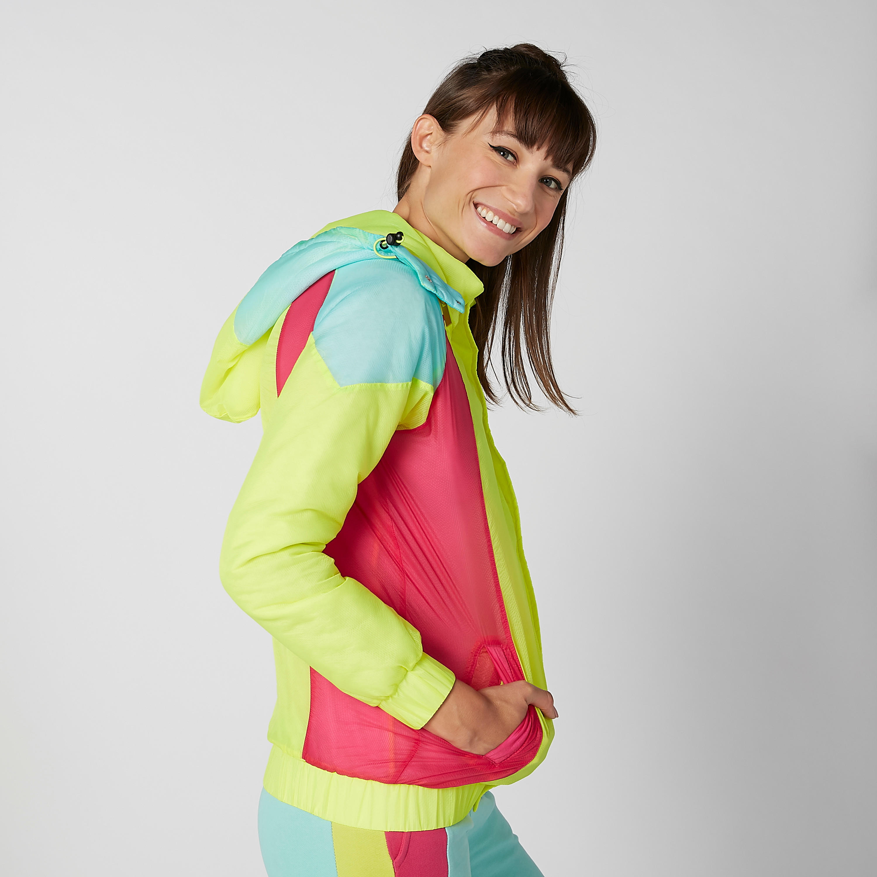 جاكيت مستدام بنمط كتل الألوان بقبّعة وأكمام طويلة من كابا -women-clothing-sportswearandactivewear-coatsandjackets-jackets-image-1