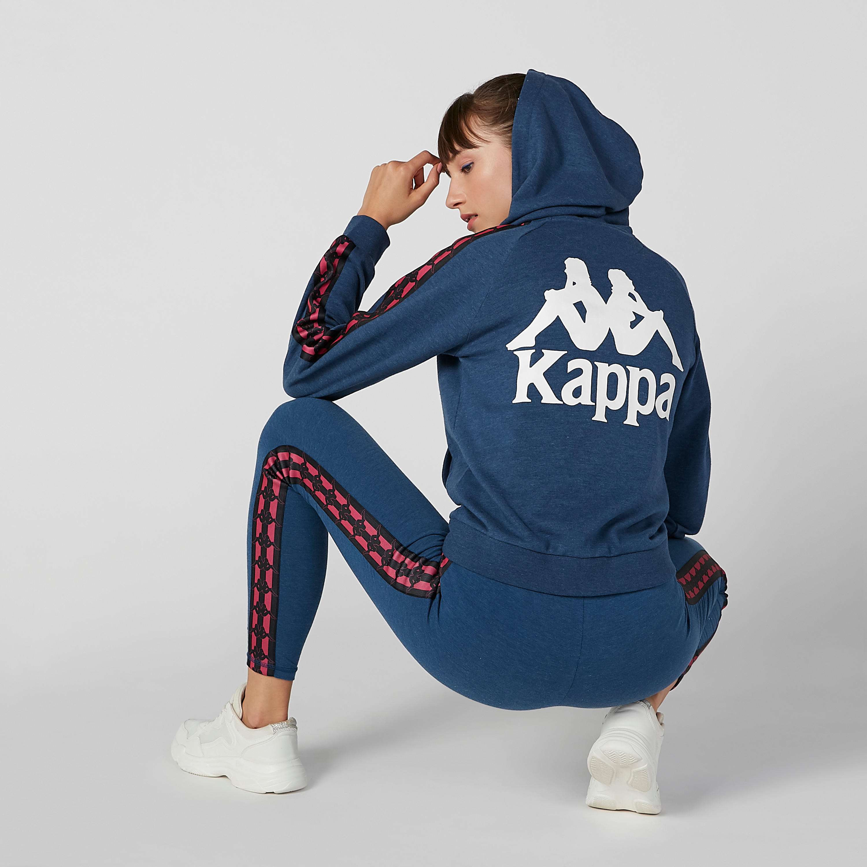 هودي بأكمام طويلة وجيوب وطبعات من كابا-women-clothing-sportswearandactivewear-hoodiesandsweatshirts-image-1