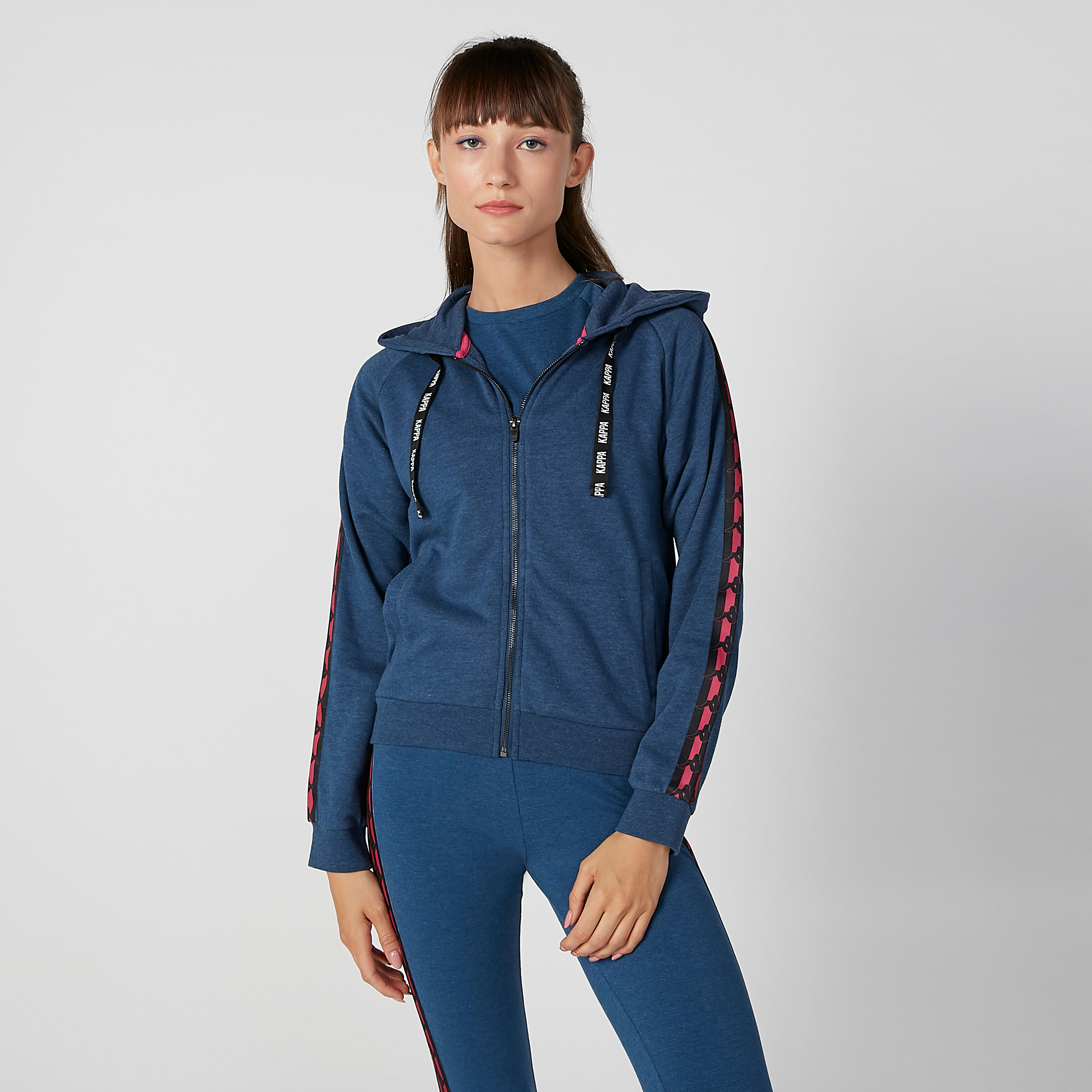 هودي بأكمام طويلة وجيوب وطبعات من كابا-women-clothing-sportswearandactivewear-hoodiesandsweatshirts-image-5