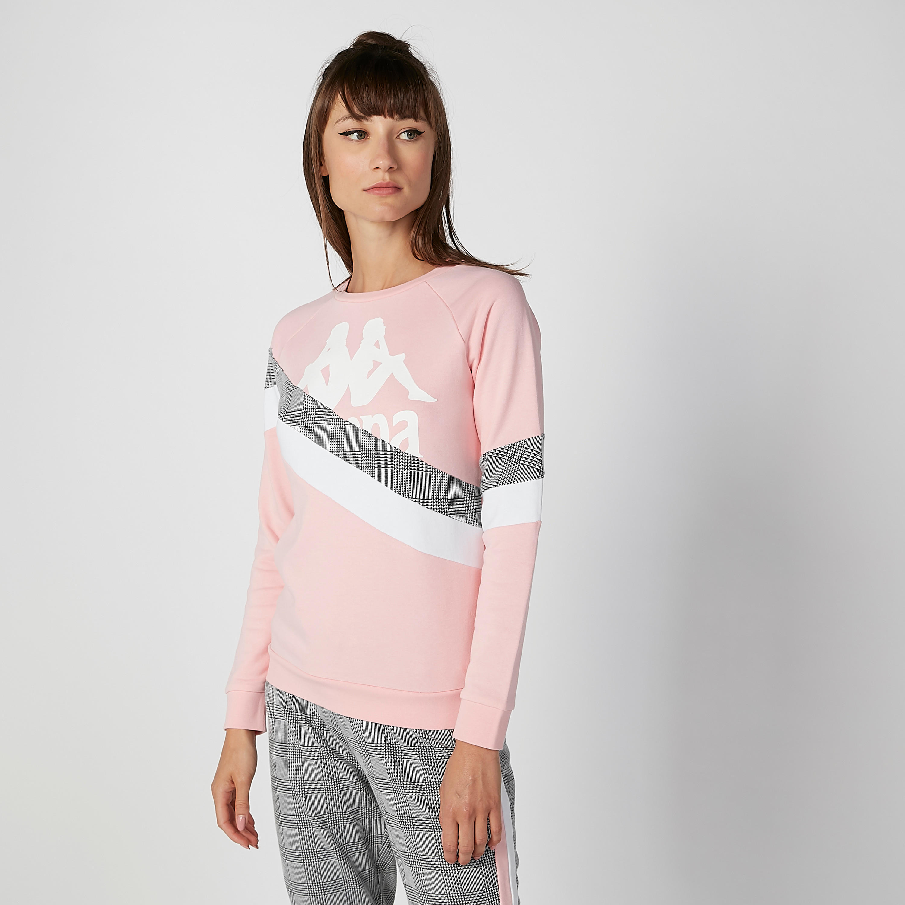 سويت شيرت مستدام بأكمام طويلة وطبعات من كابا -women-clothing-sportswearandactivewear-hoodiesandsweatshirts-image-1