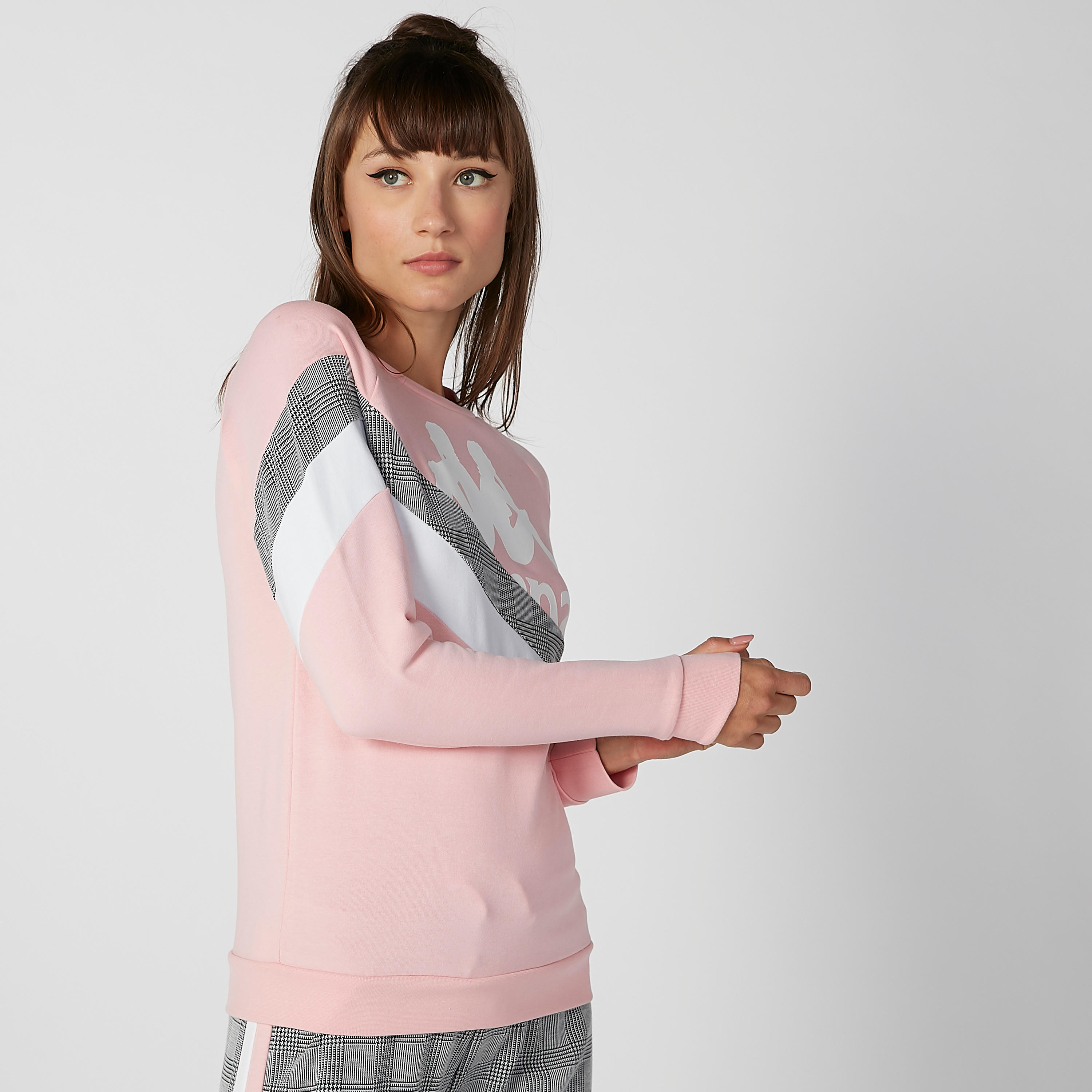 سويت شيرت مستدام بأكمام طويلة وطبعات من كابا -women-clothing-sportswearandactivewear-hoodiesandsweatshirts-image-5
