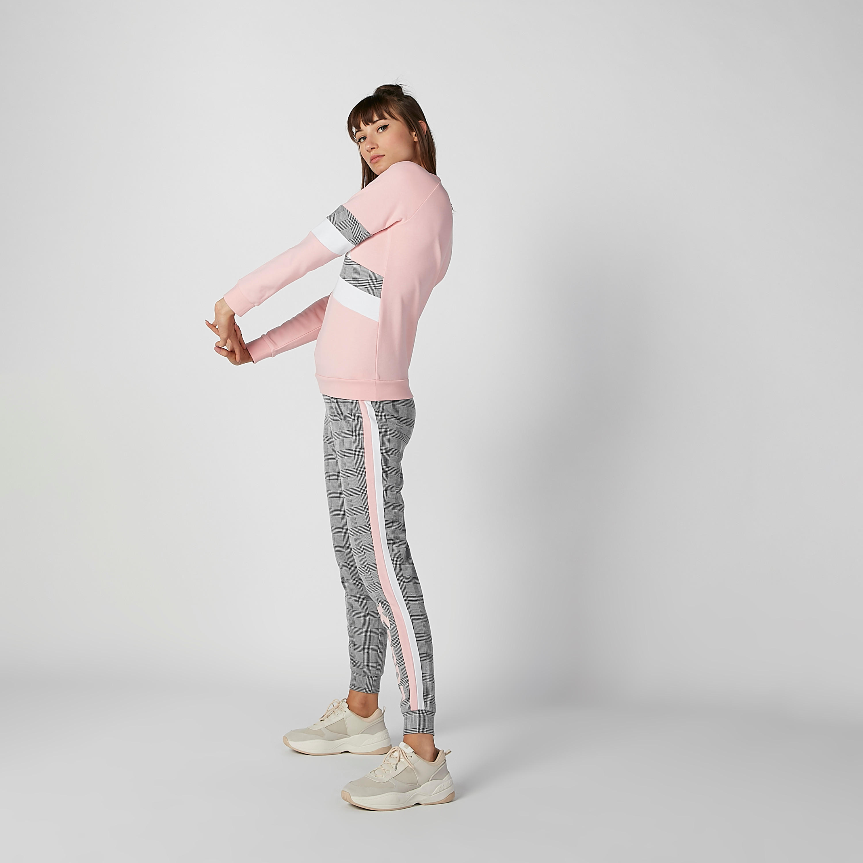 سويت شيرت مستدام بأكمام طويلة وطبعات من كابا -women-clothing-sportswearandactivewear-hoodiesandsweatshirts-image-6
