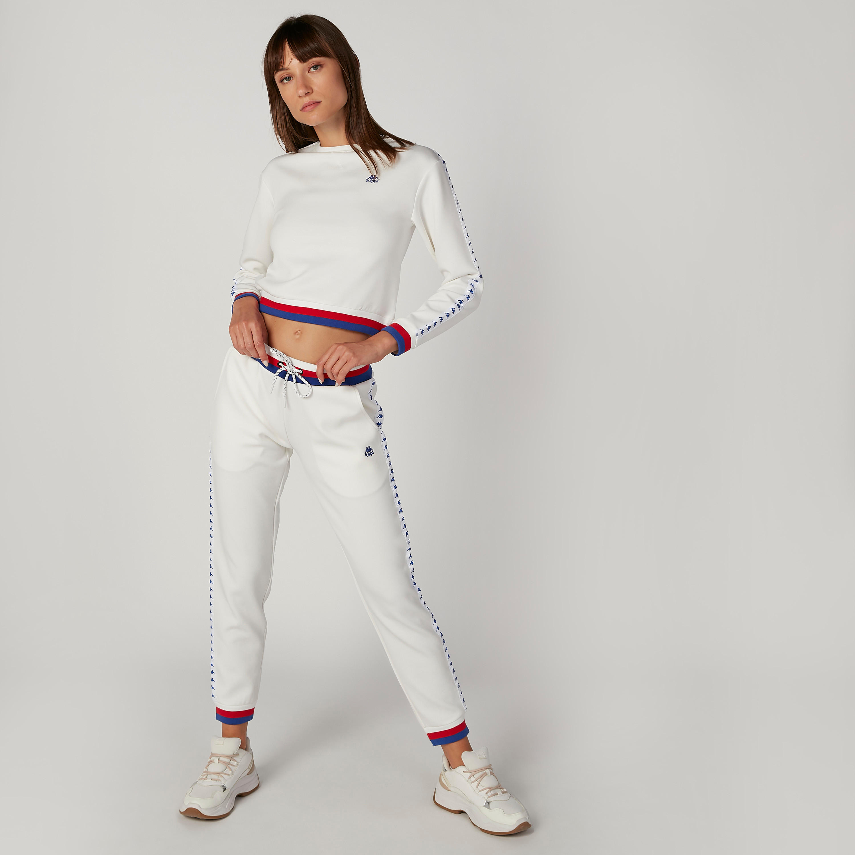 سويت شيرت مستدام قصير بأكمام طويلة بتفاصيل شريطة من كابا-women-clothing-sportswearandactivewear-hoodiesandsweatshirts-image-2