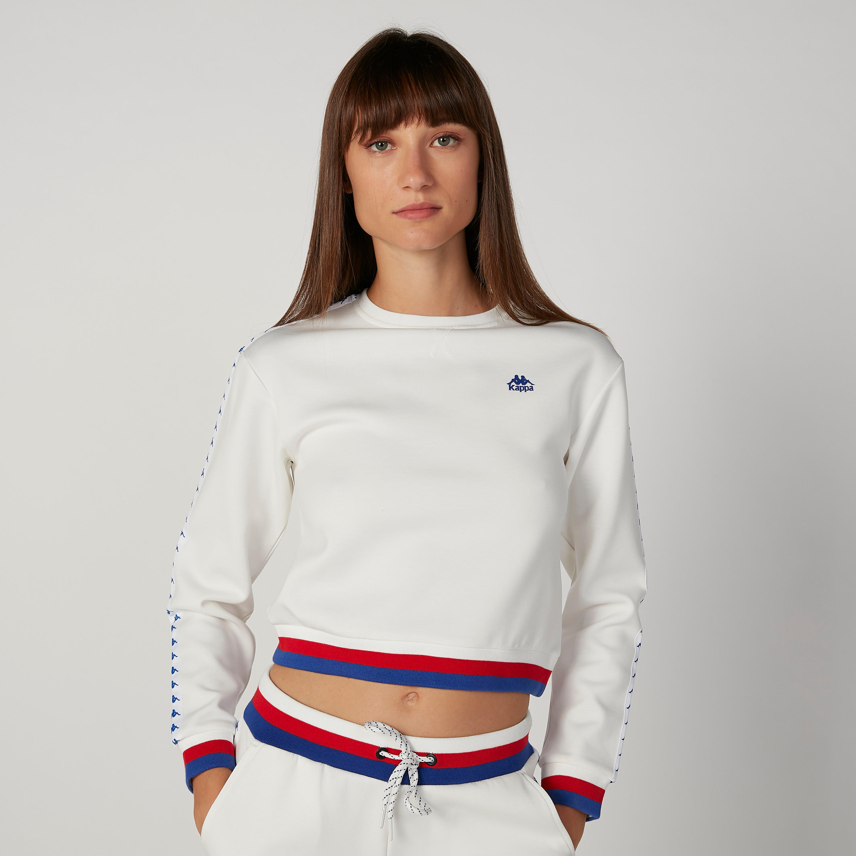 سويت شيرت مستدام قصير بأكمام طويلة بتفاصيل شريطة من كابا-women-clothing-sportswearandactivewear-hoodiesandsweatshirts-image-4