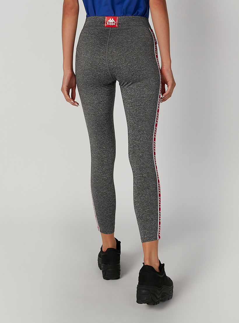 بنطلون ليقنز مستدام بقصّة سكيني وخصر متوسط الارتفاع وطبعات من كابا-women-clothing-sportswearandactivewear-bottoms-image-2