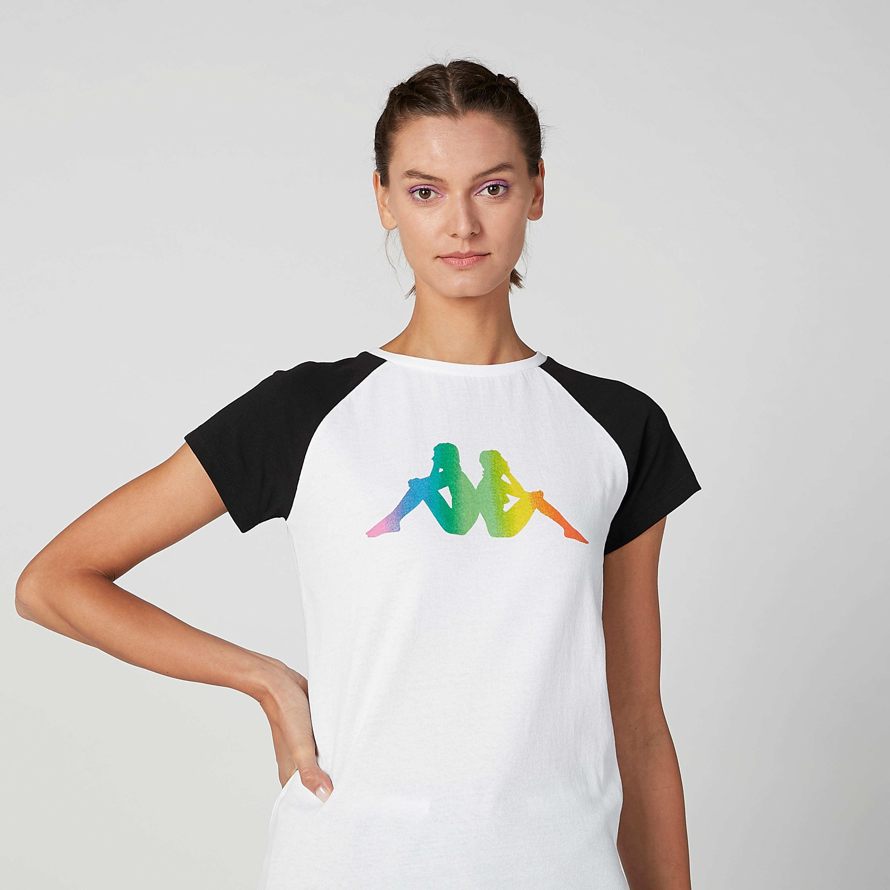 تيشيرت بياقة مستديرة وأكمام مغايرة وطبعات الشعار من كابا-women-clothing-tshirts-image-2