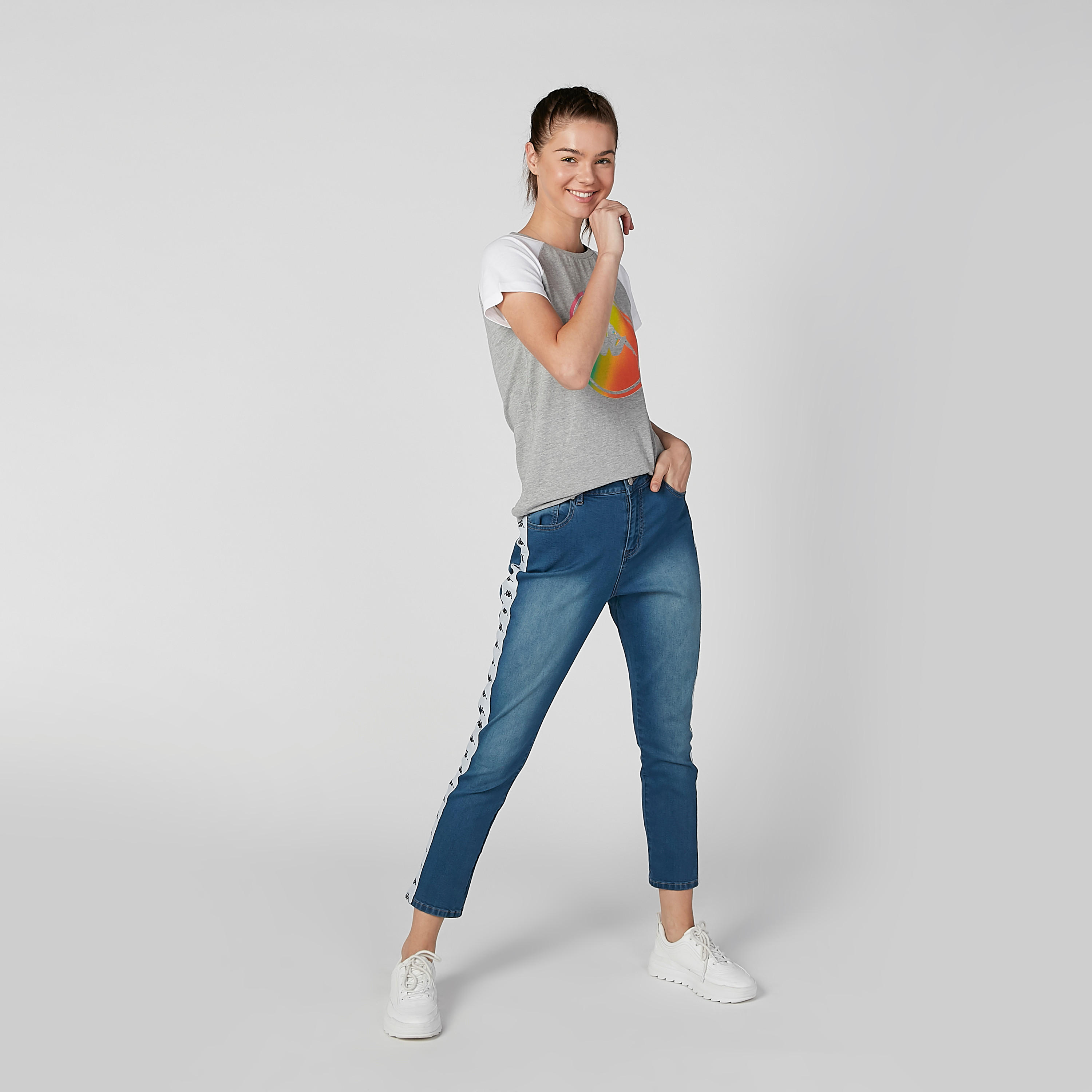 تيشيرت بياقة مستديرة وأكمام مغايرة وطبعات من كابا-women-clothing-tshirts-image-2