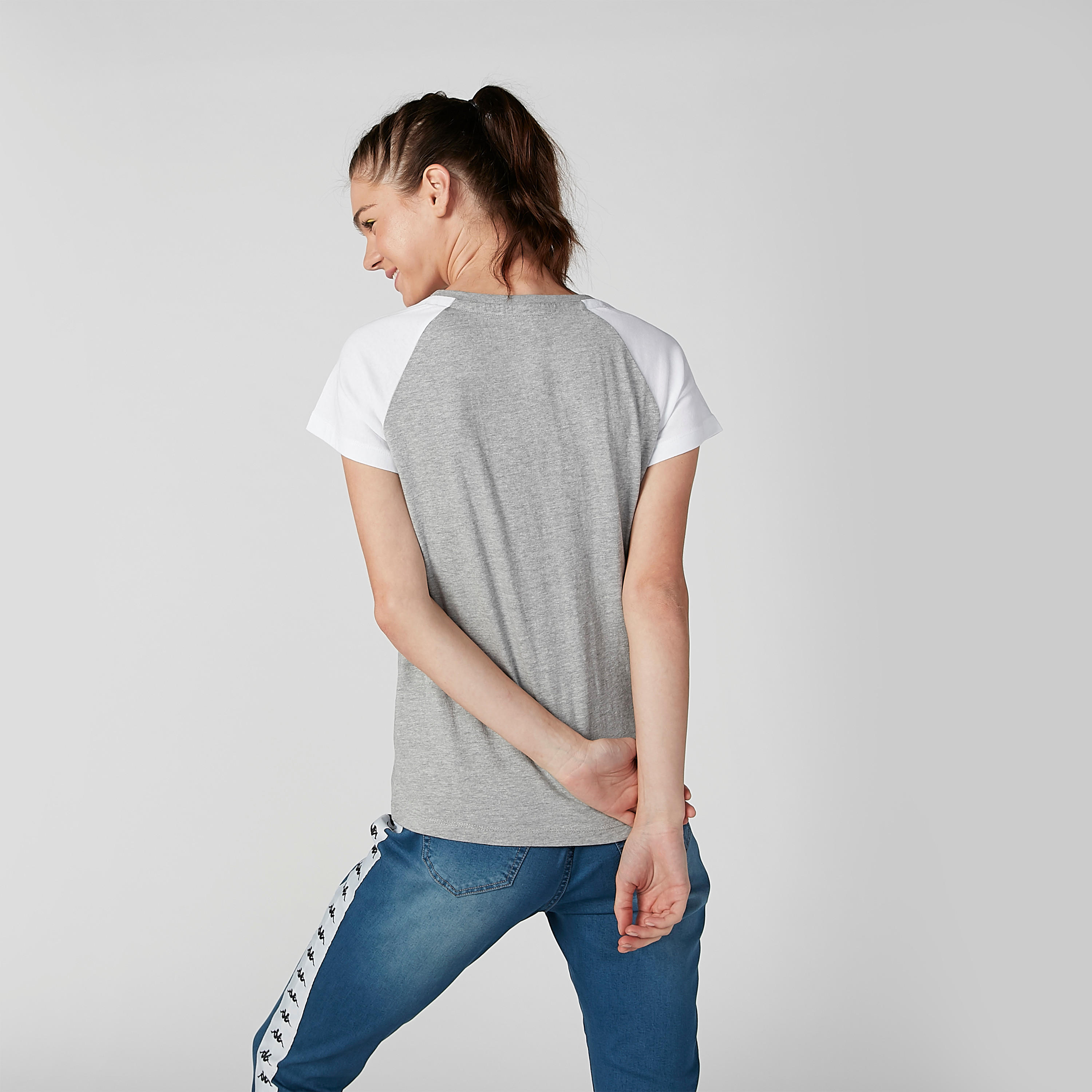 تيشيرت بياقة مستديرة وأكمام مغايرة وطبعات من كابا-women-clothing-tshirts-image-3
