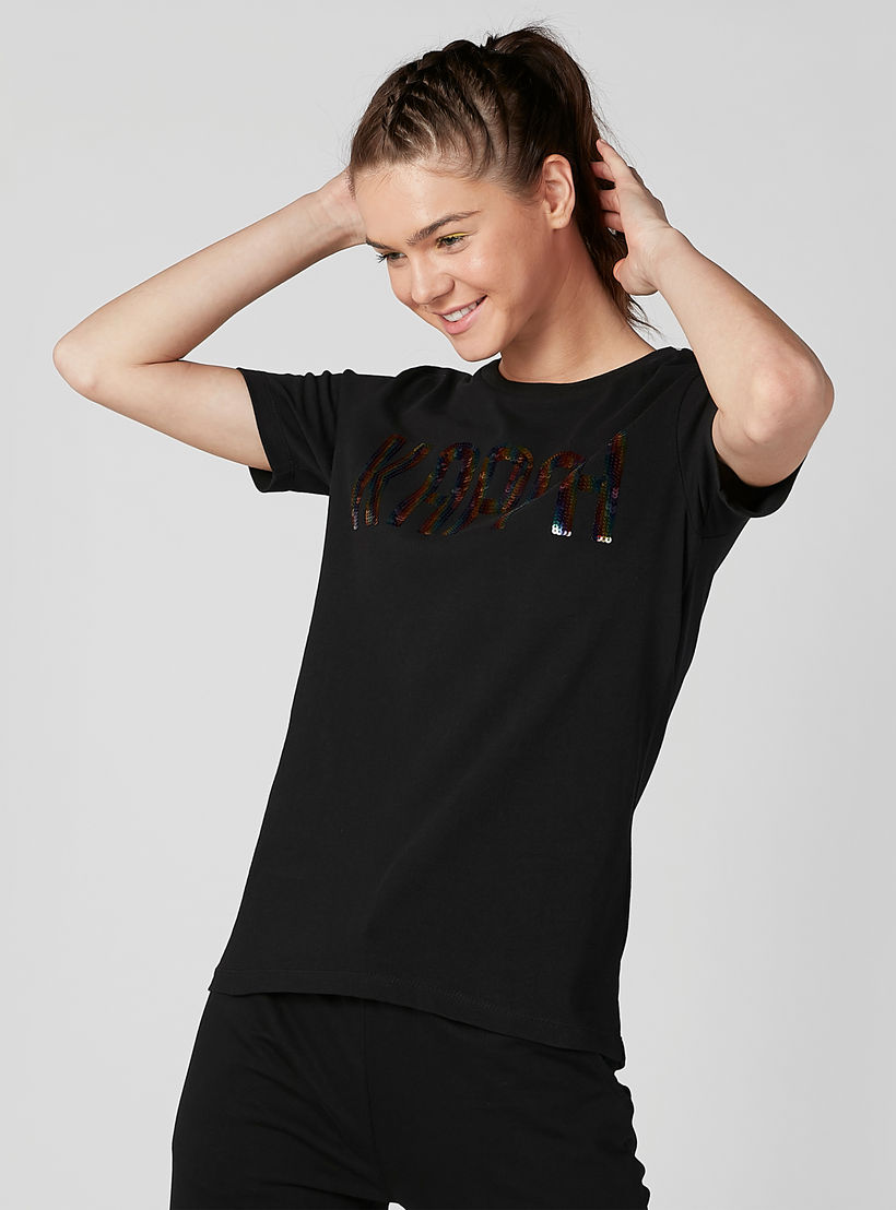تيشيرت بياقة مستديرة وأكمام قصيرة وتفاصيل ترتر من كابا-women-clothing-tshirts-image-1
