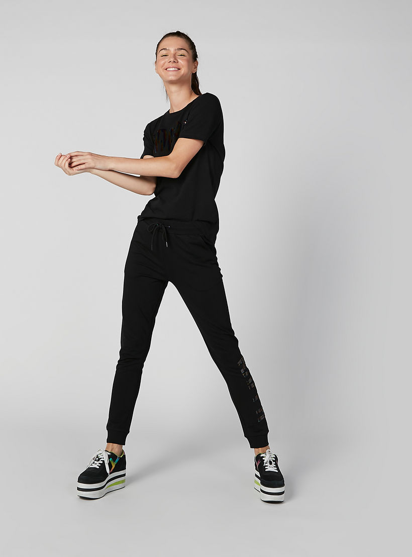 بنطلون رياضي مستدام بارز الملمس بخصر متوسط الارتفاع وجيوب من كابا-women-clothing-bottoms-joggers-image-2