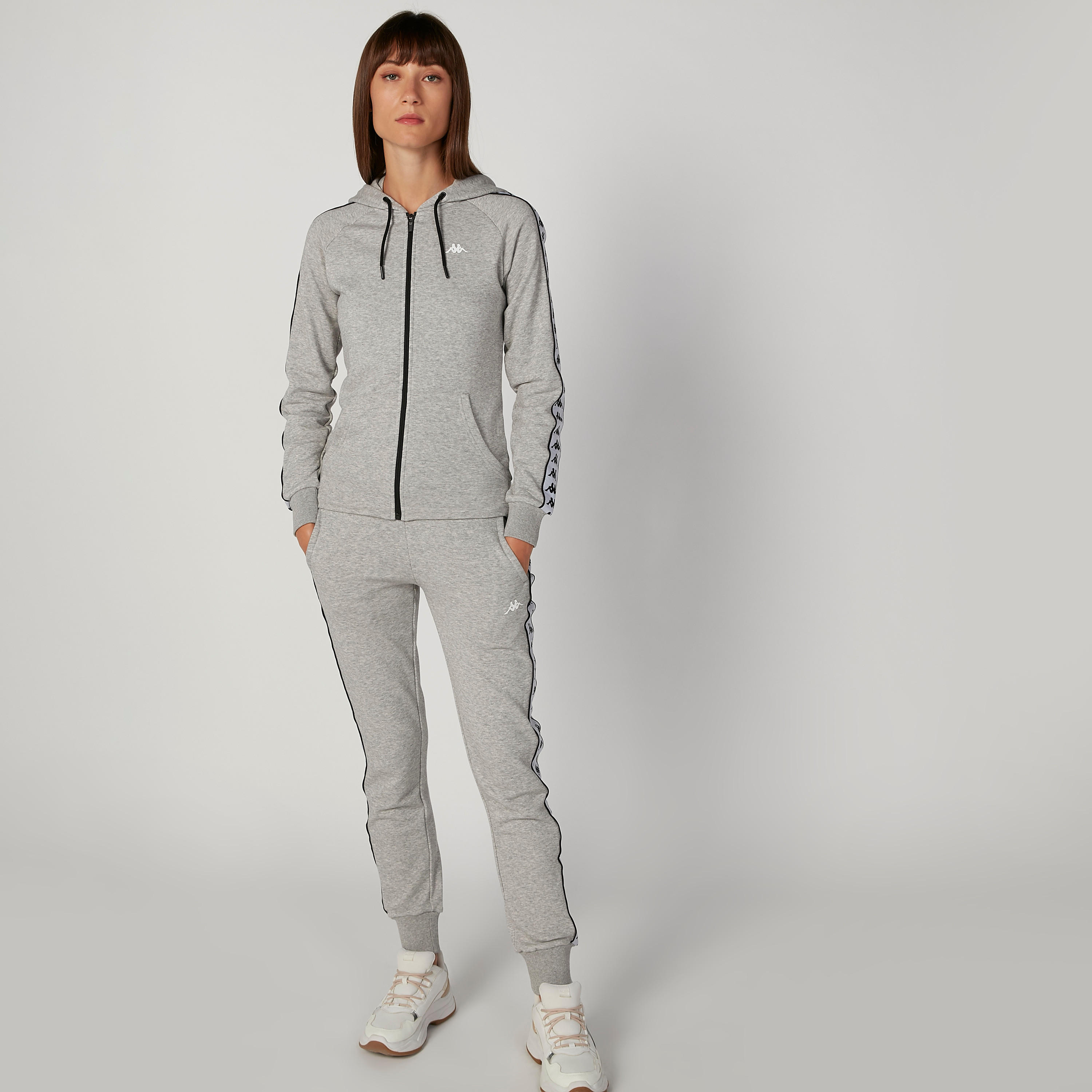 طقم بنطلون رياضي وجاكيت مستدام بطبعات من كابا-women-clothing-sportswearandactivewear-trackpantsandtracksuits-image-6