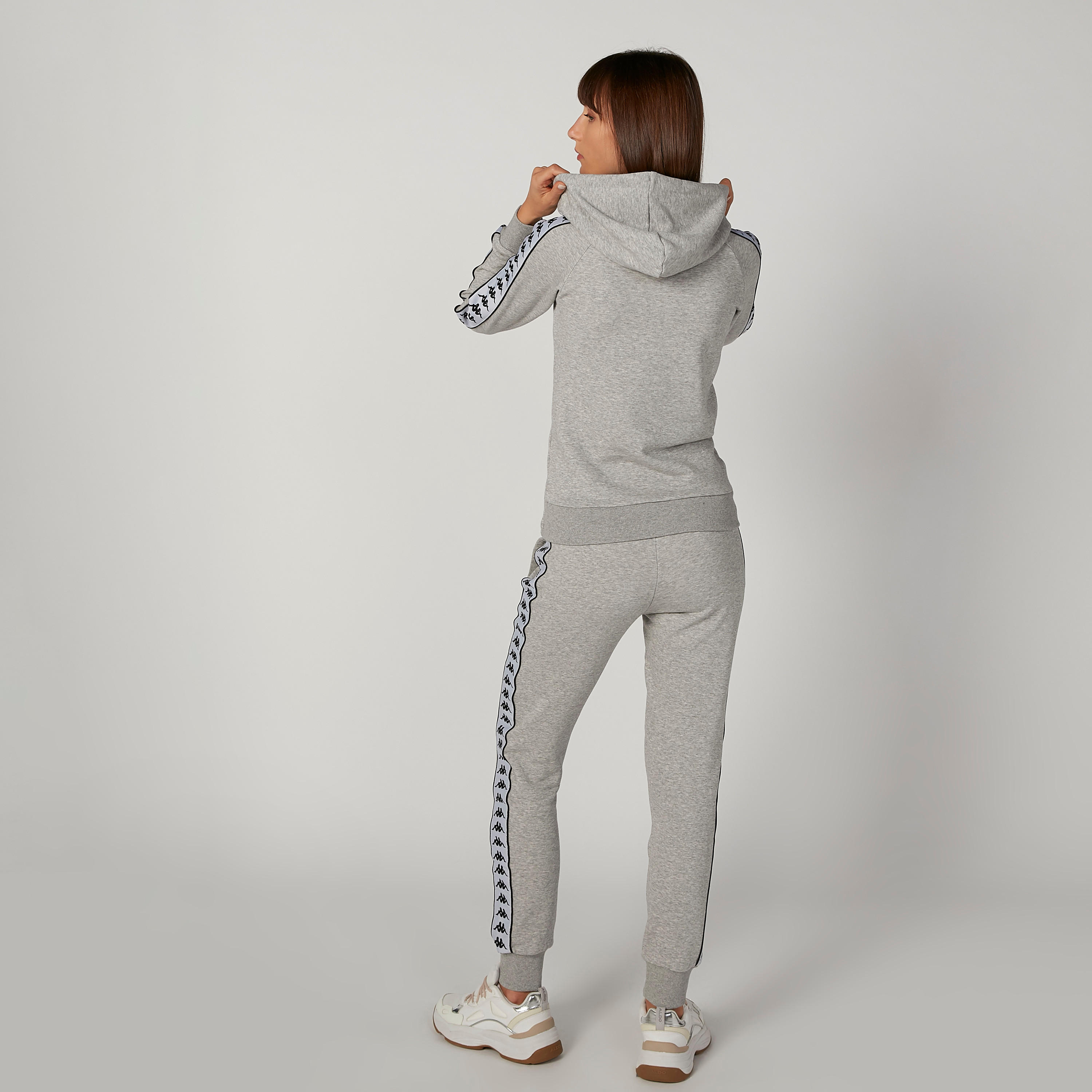 طقم بنطلون رياضي وجاكيت مستدام بطبعات من كابا-women-clothing-sportswearandactivewear-trackpantsandtracksuits-image-5