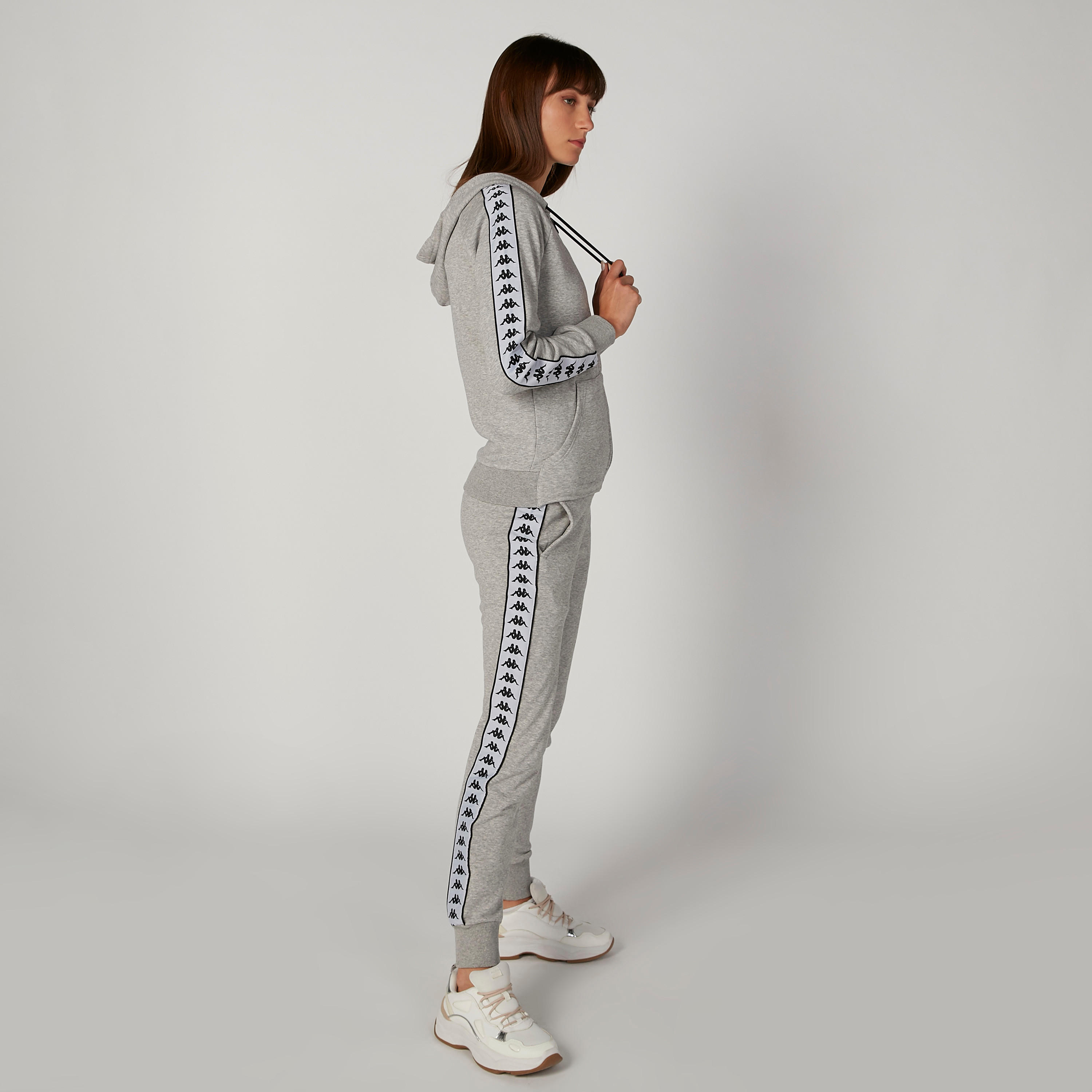 طقم بنطلون رياضي وجاكيت مستدام بطبعات من كابا-women-clothing-sportswearandactivewear-trackpantsandtracksuits-image-4