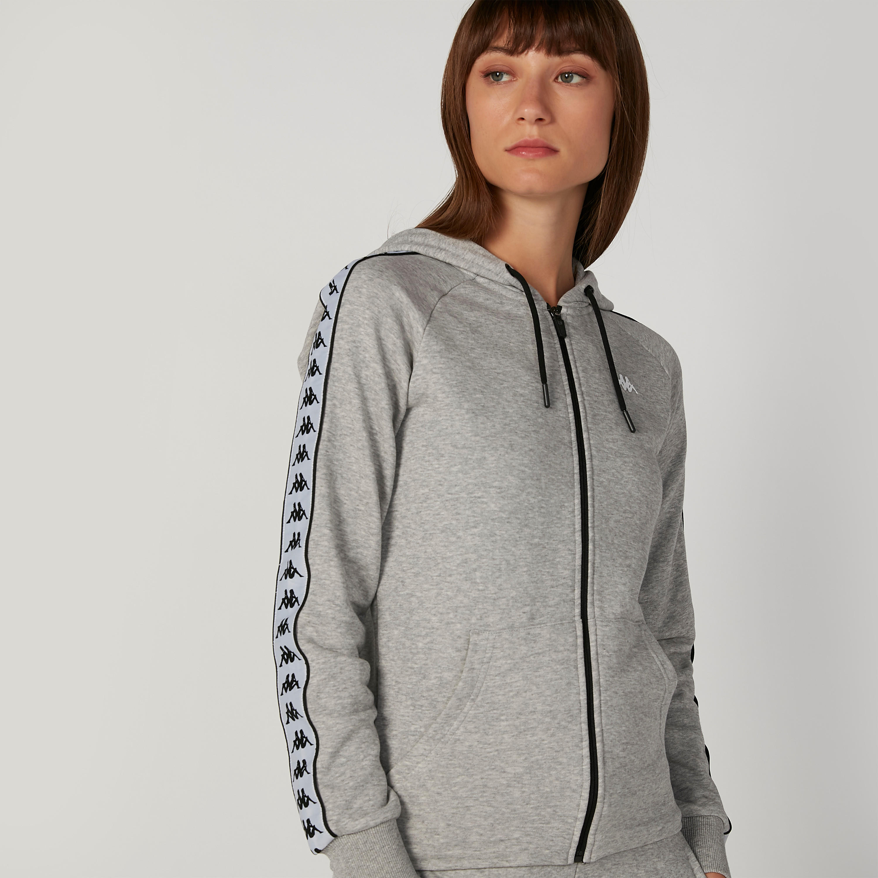طقم بنطلون رياضي وجاكيت مستدام بطبعات من كابا-women-clothing-sportswearandactivewear-trackpantsandtracksuits-image-3