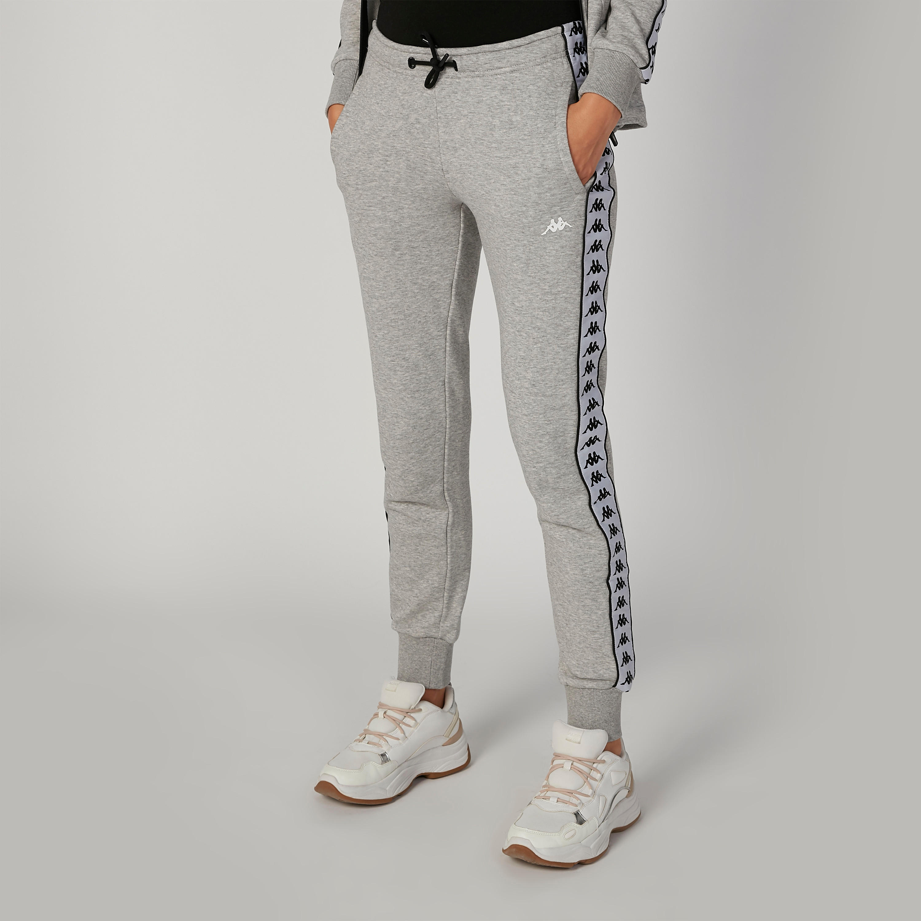 طقم بنطلون رياضي وجاكيت مستدام بطبعات من كابا-women-clothing-sportswearandactivewear-trackpantsandtracksuits-image-2
