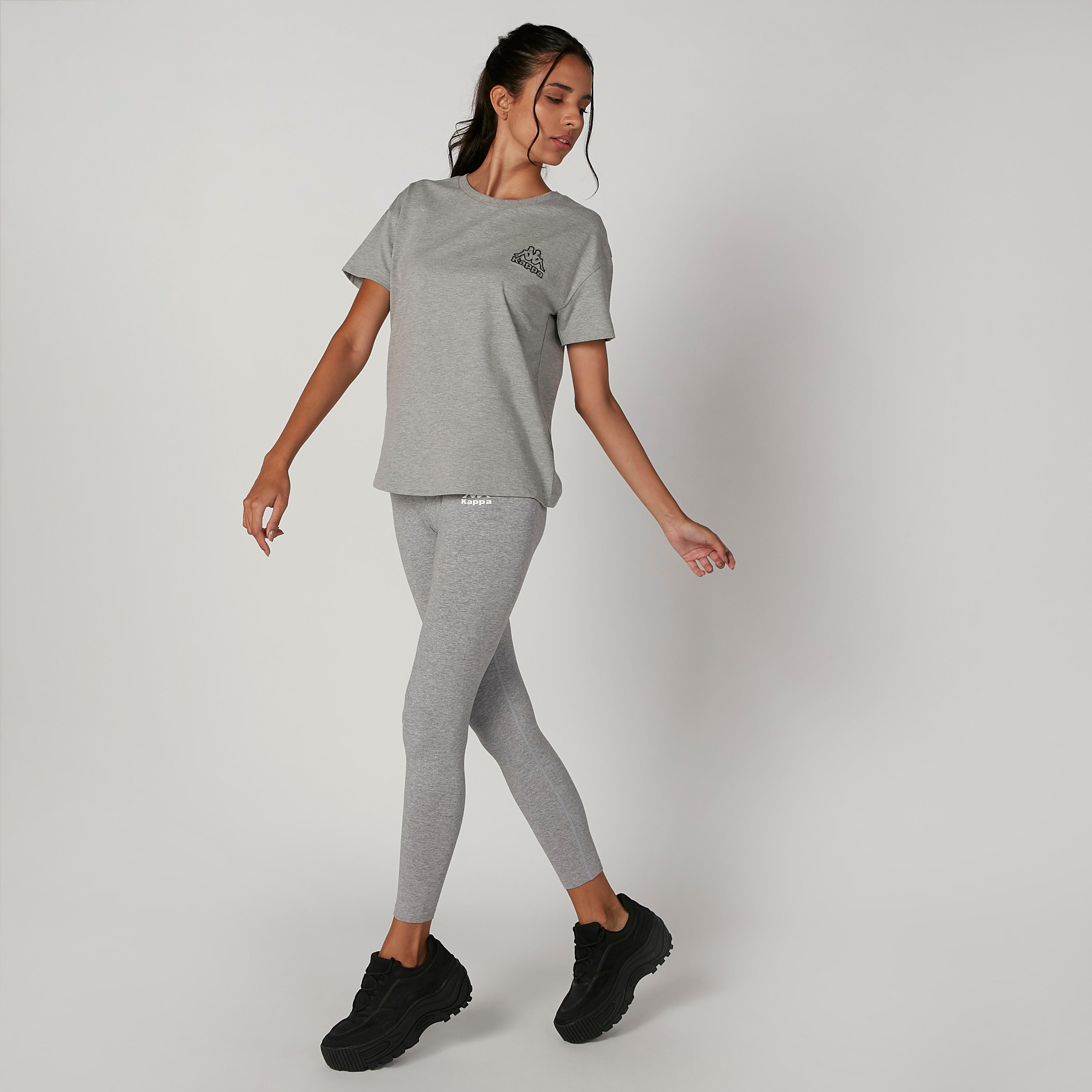تيشيرت بياقة مستديرة وأكمام قصيرة وطبعات من كابا-women-clothing-sportswearandactivewear-tshirtsandvests-image-3