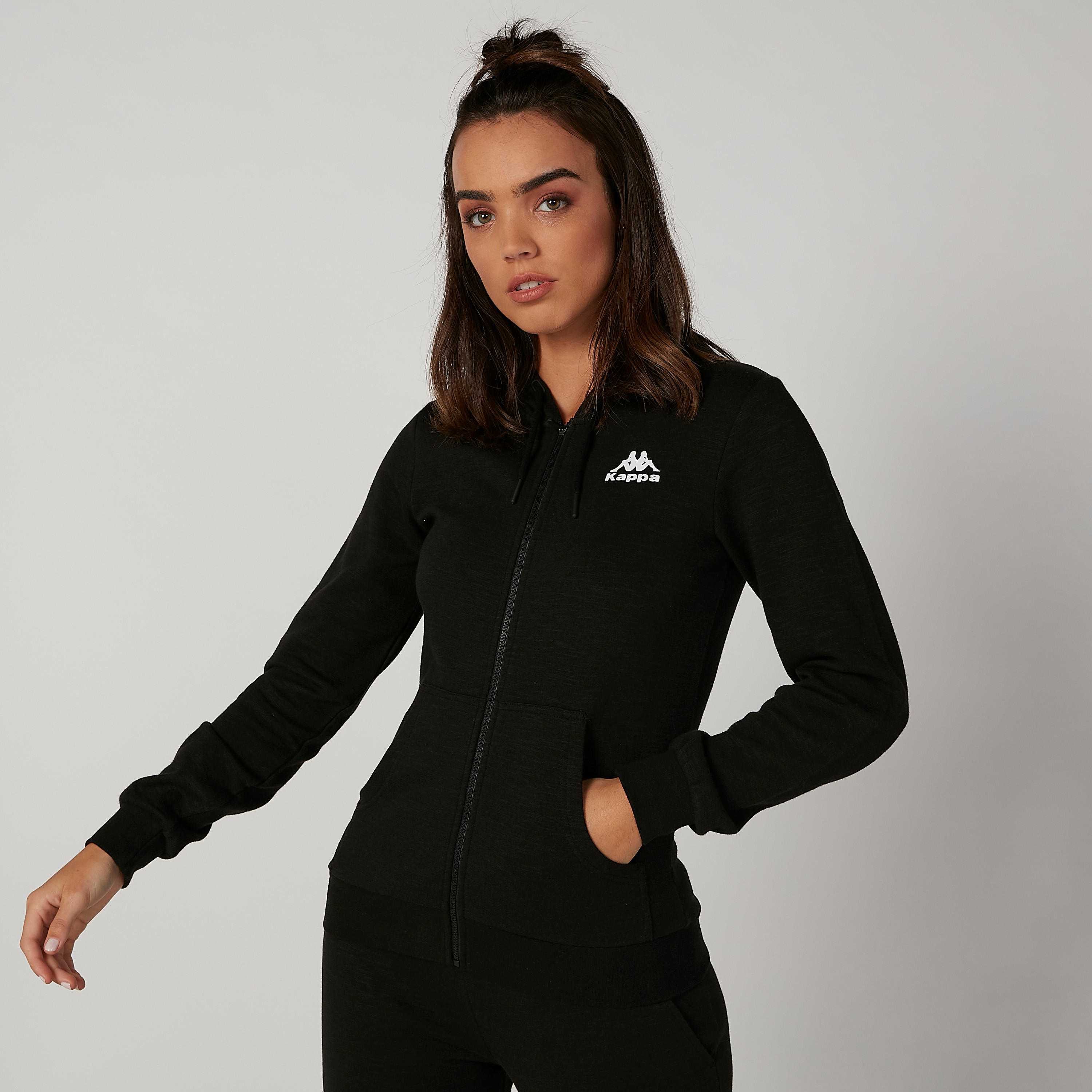 جاكيت سادة بقبّعة وأكمام طويلة من كابا-women-clothing-sportswearandactivewear-coatsandjackets-jackets-image-1