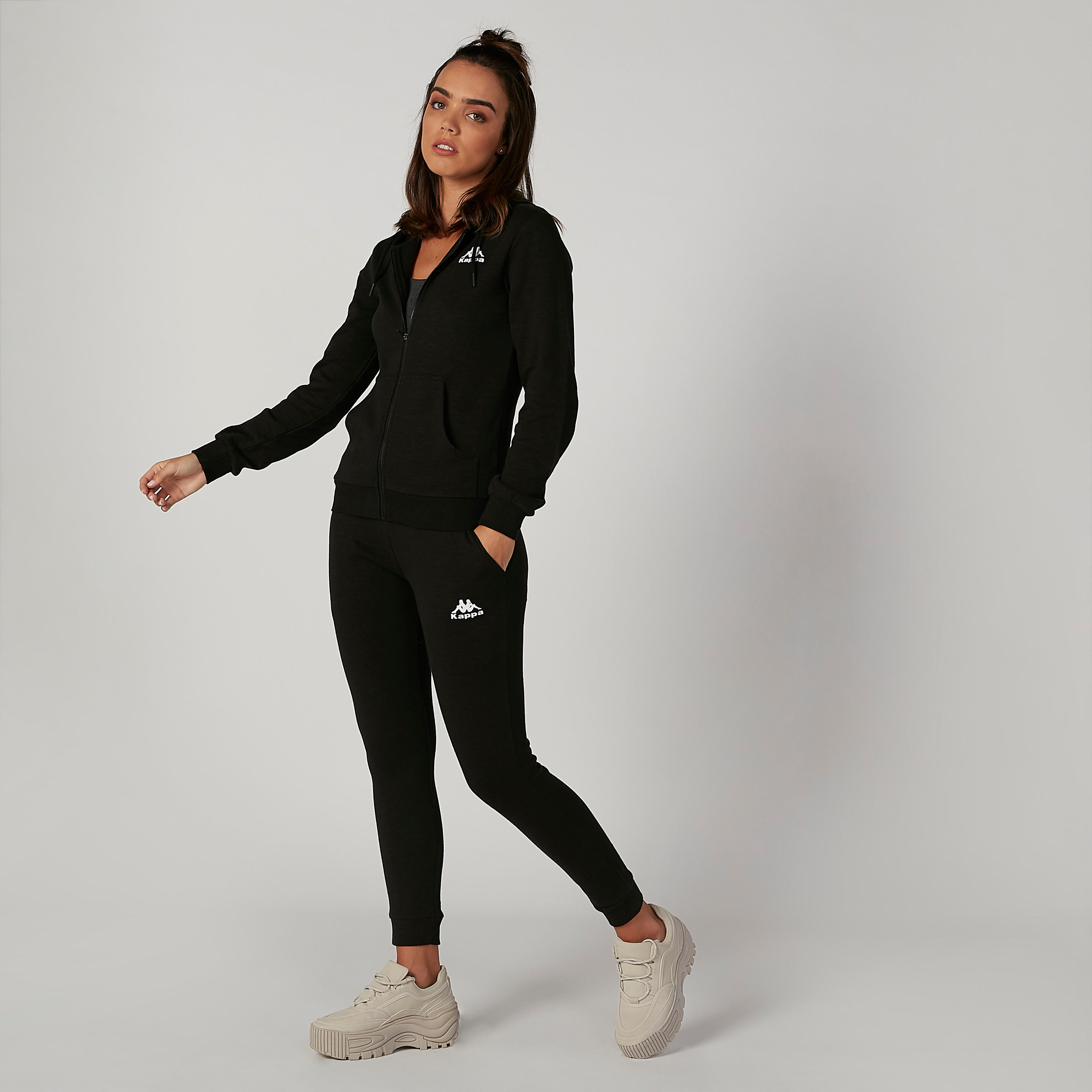 جاكيت سادة بقبّعة وأكمام طويلة من كابا-women-clothing-sportswearandactivewear-coatsandjackets-jackets-image-4