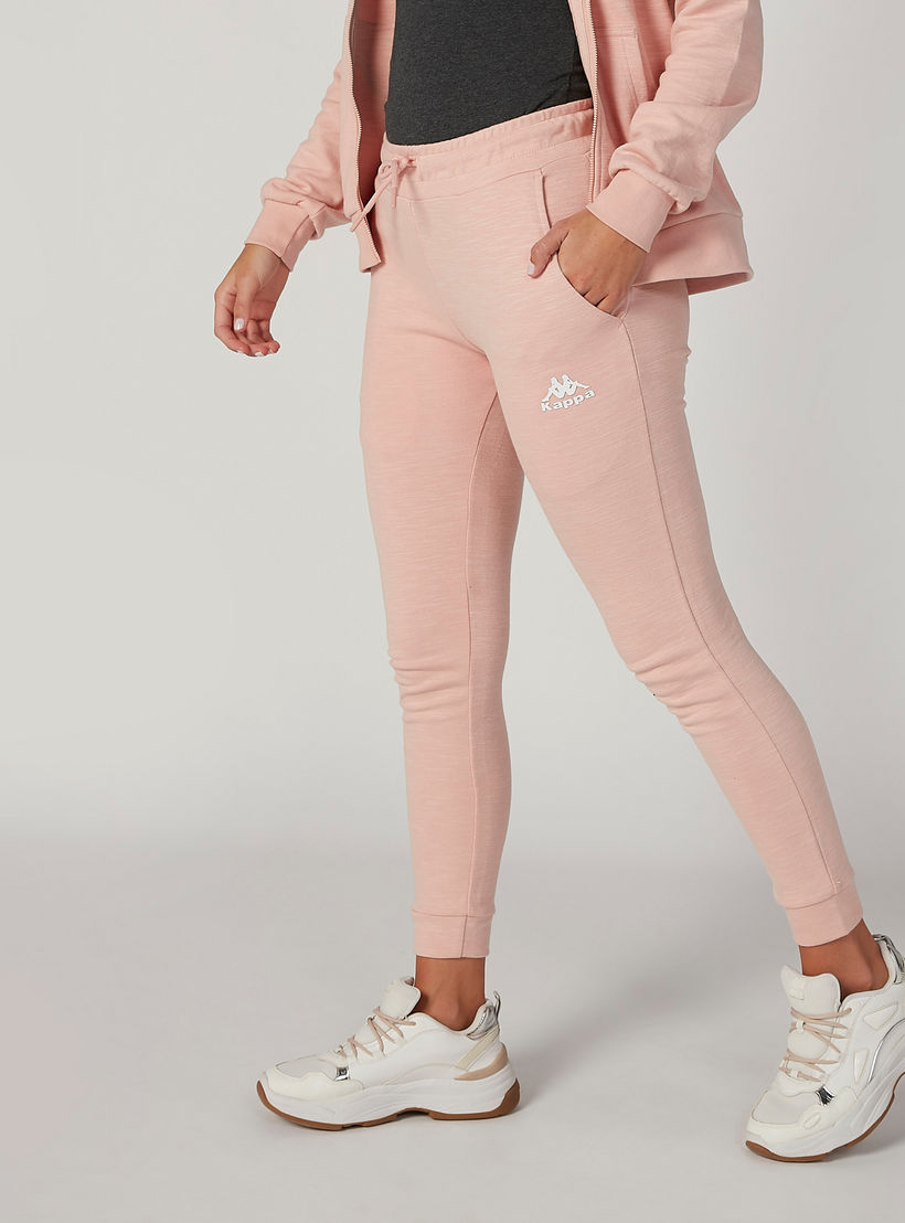 بنطلون رياضي مستدام بجيوب وطبعات من كابا -women-clothing-bottoms-joggers-image-1