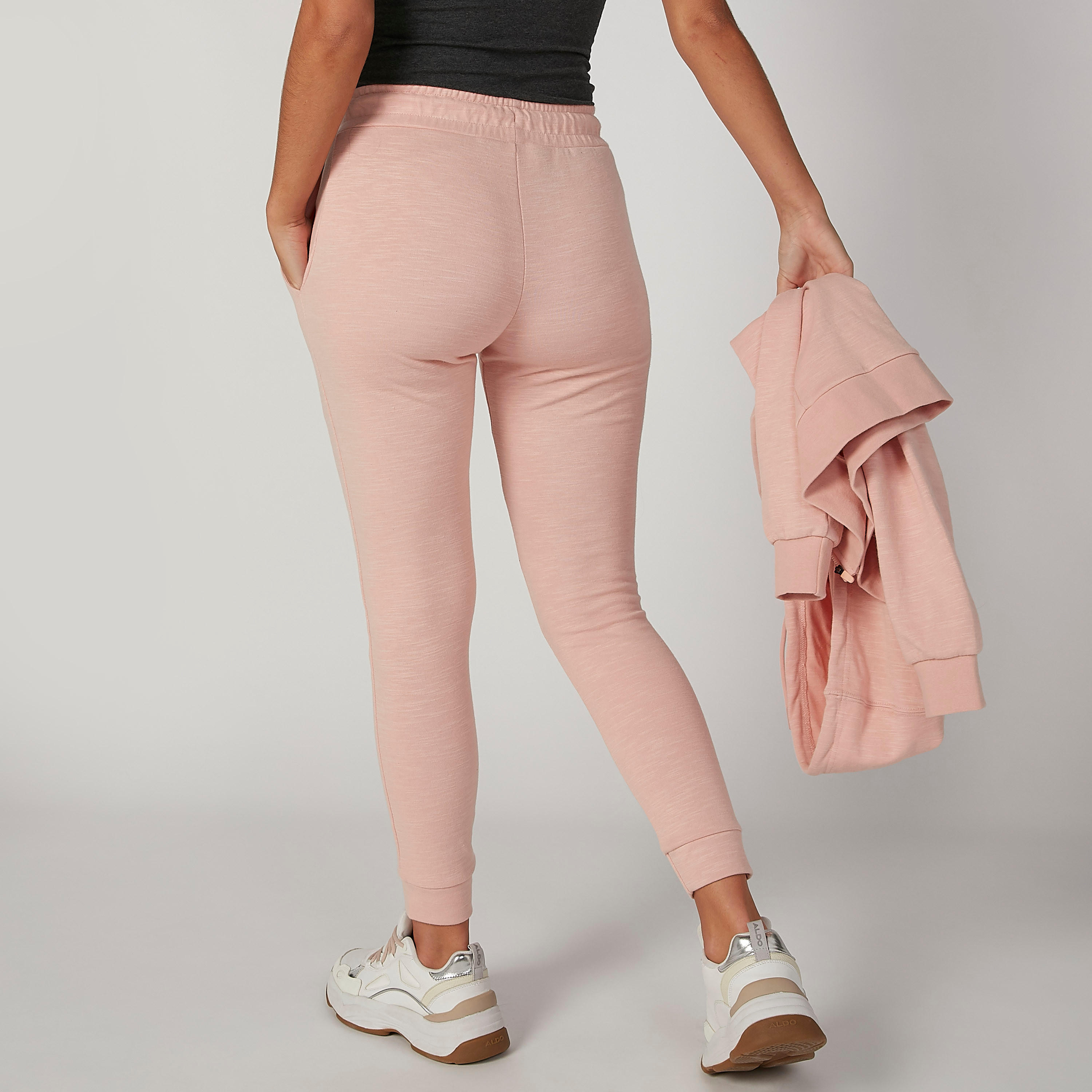 بنطلون رياضي مستدام بجيوب وطبعات من كابا -women-clothing-bottoms-joggers-image-2
