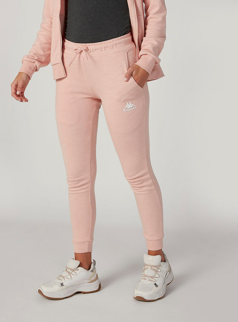 بنطلون رياضي مستدام بجيوب وطبعات من كابا -women-clothing-bottoms-joggers-image-3