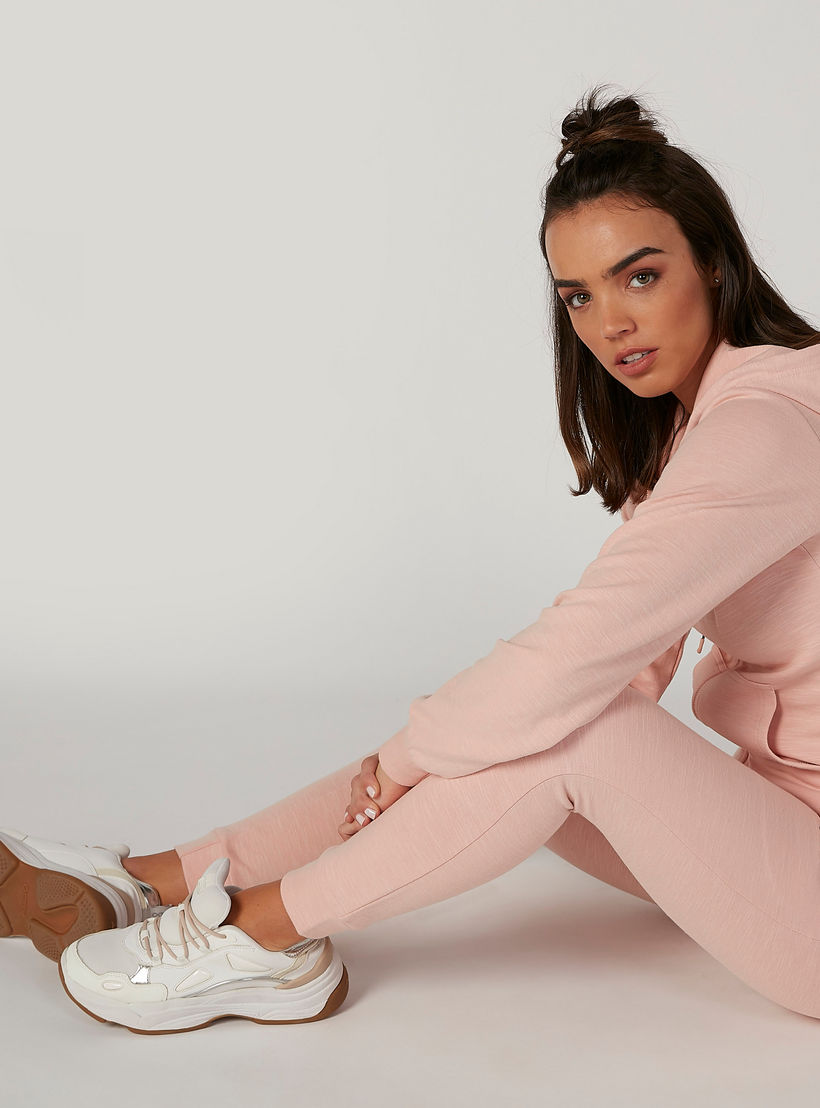 بنطلون رياضي مستدام بجيوب وطبعات من كابا -women-clothing-bottoms-joggers-image-4