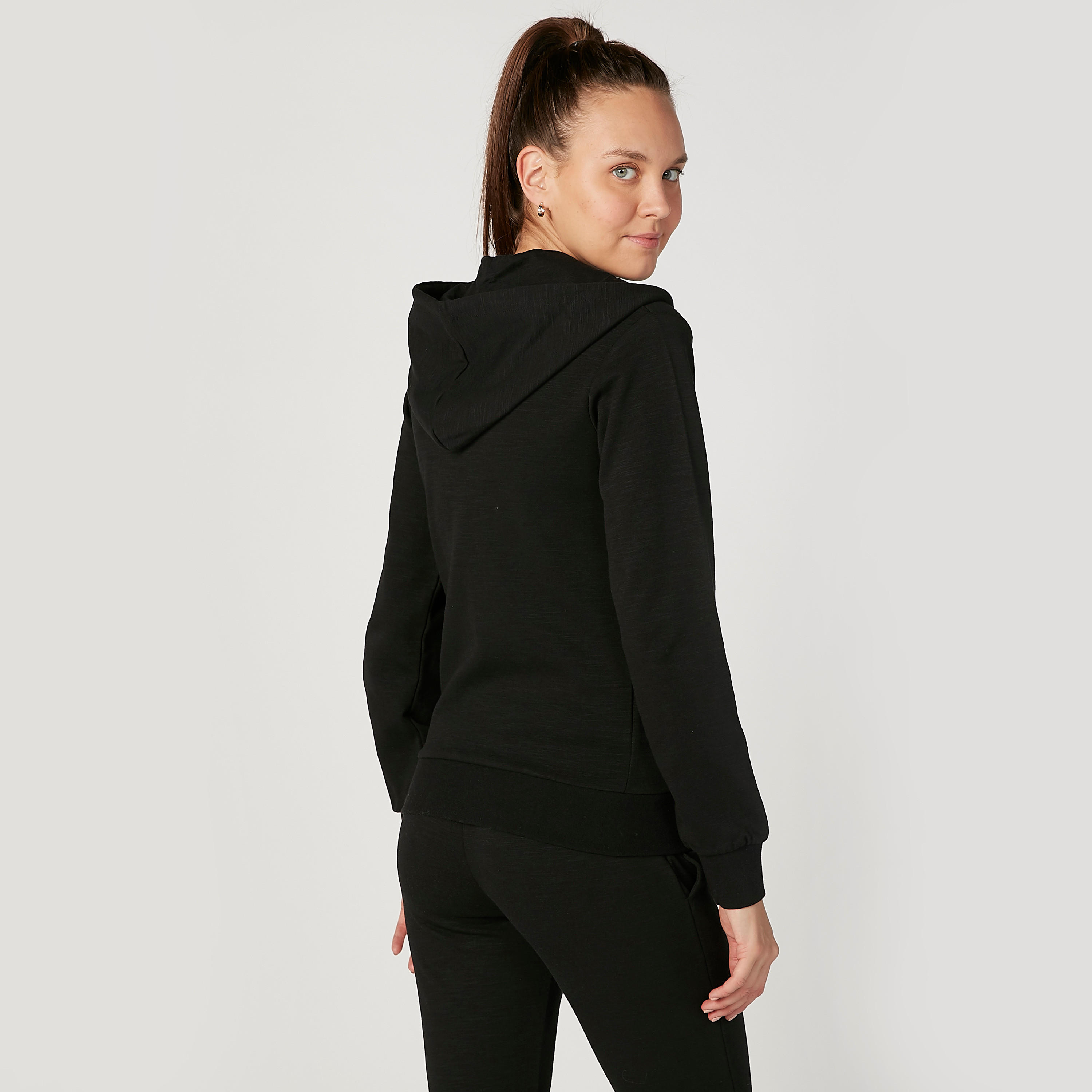 جاكيت سادة بقبّعة وأكمام طويلة من كابا-women-clothing-sportswearandactivewear-coatsandjackets-jackets-image-4