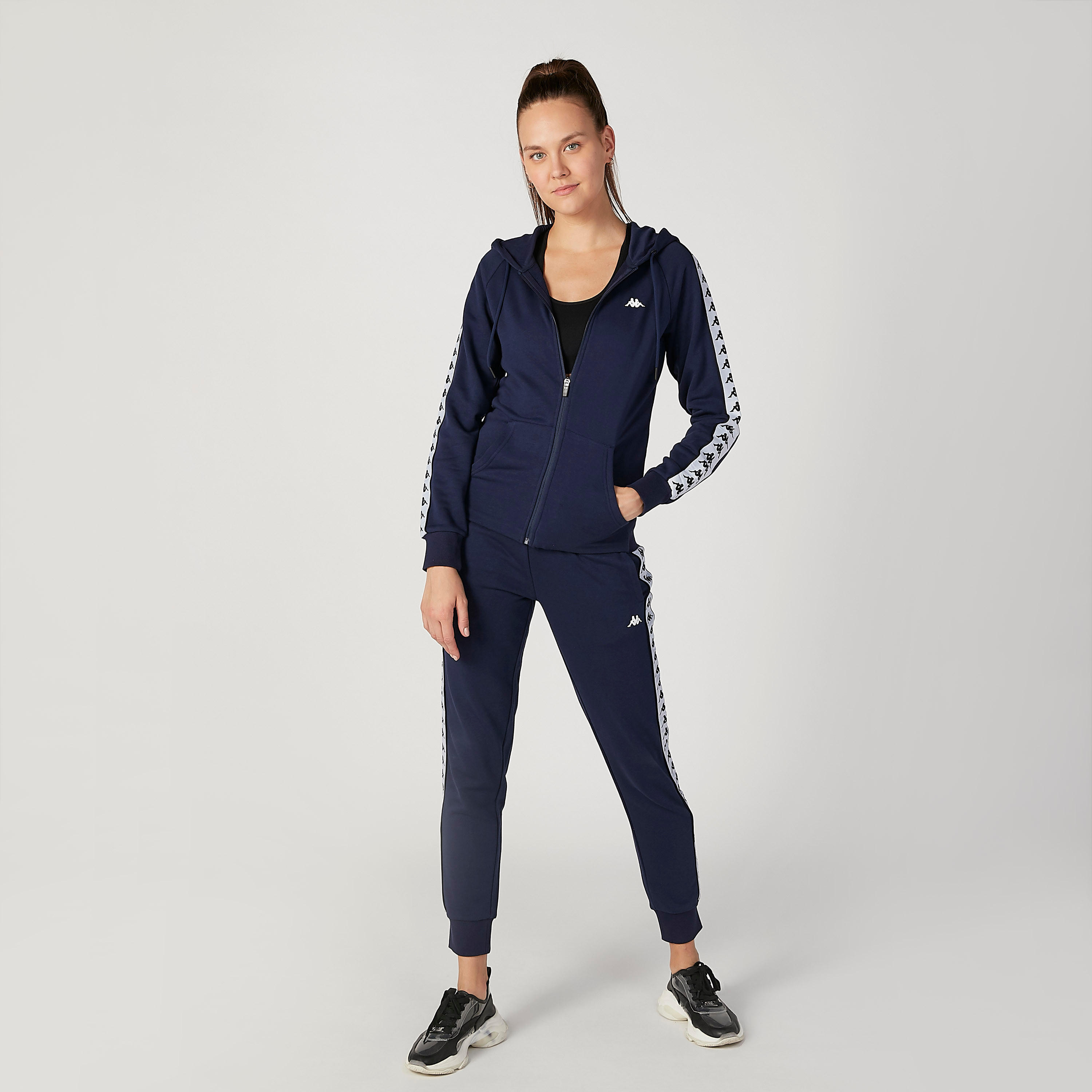 بنطلون رياضي بخصر مطّاطي وجيوب وطبعات من كابا-women-clothing-sportswearandactivewear-trackpantsandtracksuits-image-1