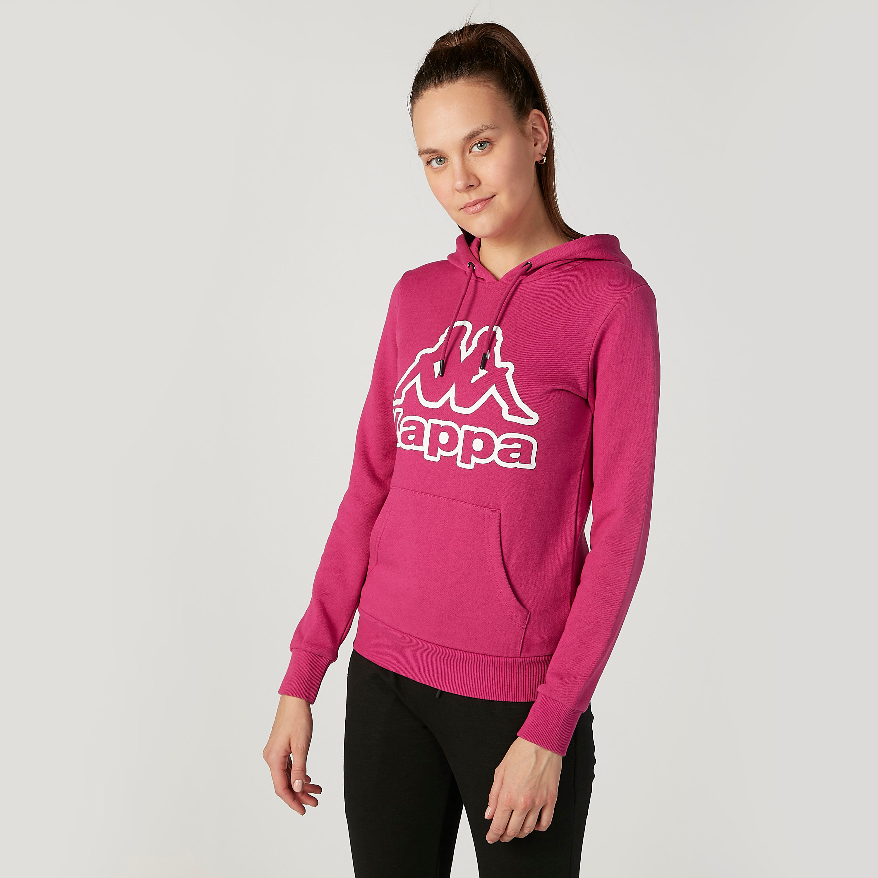 هودي بأكمام طويلة وجيوب كانجارو وطبعات من كابا-women-clothing-sportswearandactivewear-hoodiesandsweatshirts-image-1