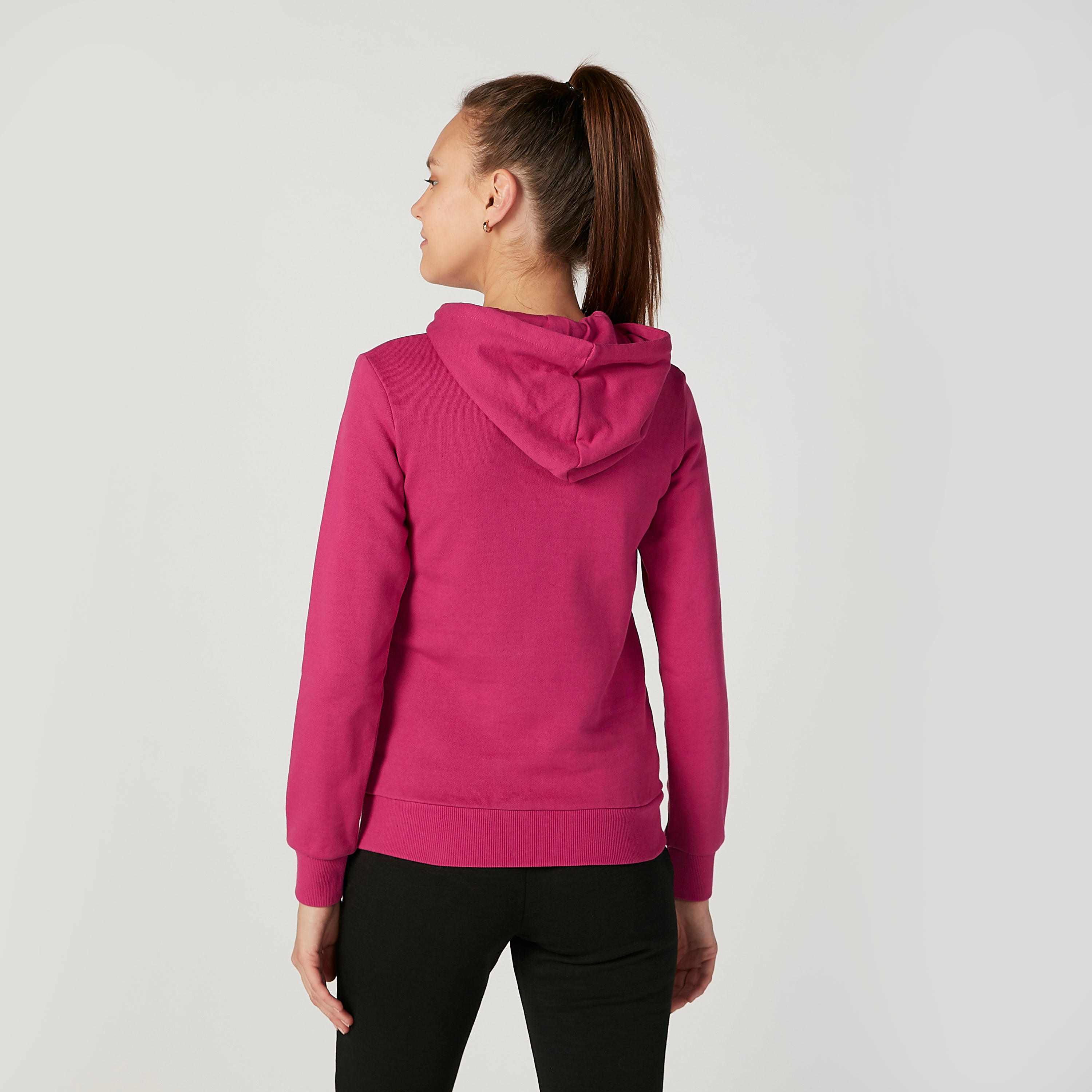 هودي بأكمام طويلة وجيوب كانجارو وطبعات من كابا-women-clothing-sportswearandactivewear-hoodiesandsweatshirts-image-4