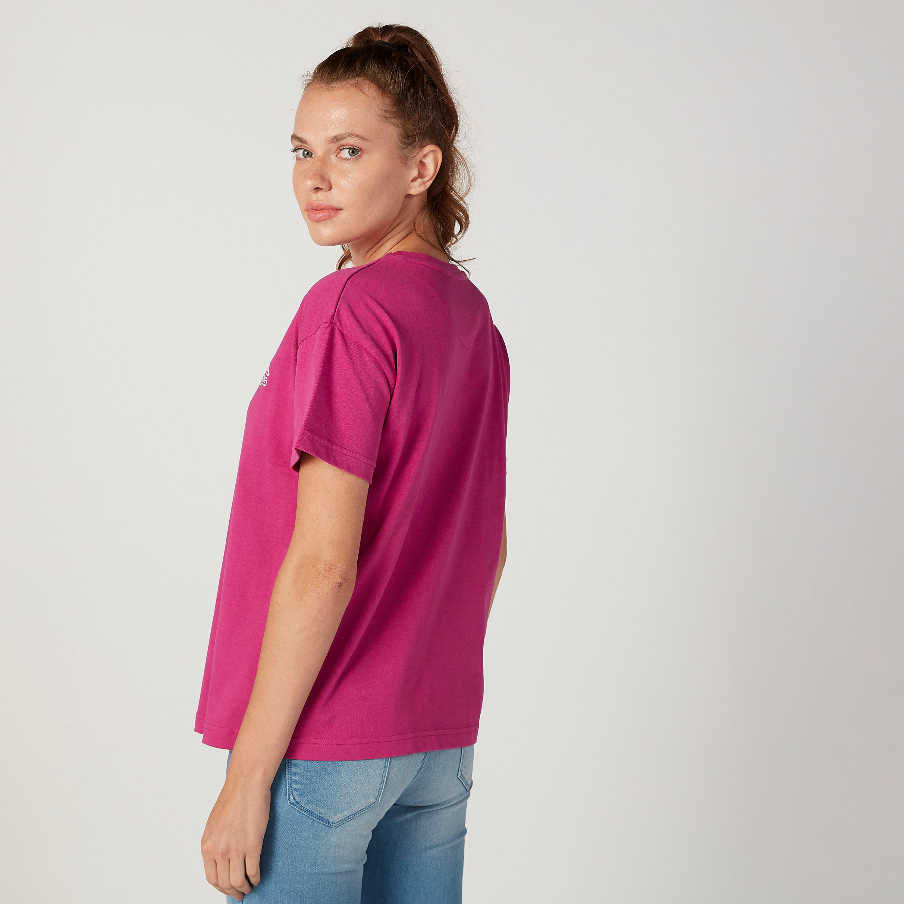 تيشيرت بياقة مستديرة وأكمام قصيرة وطبعات من كابا-women-clothing-sportswearandactivewear-tshirtsandvests-image-4