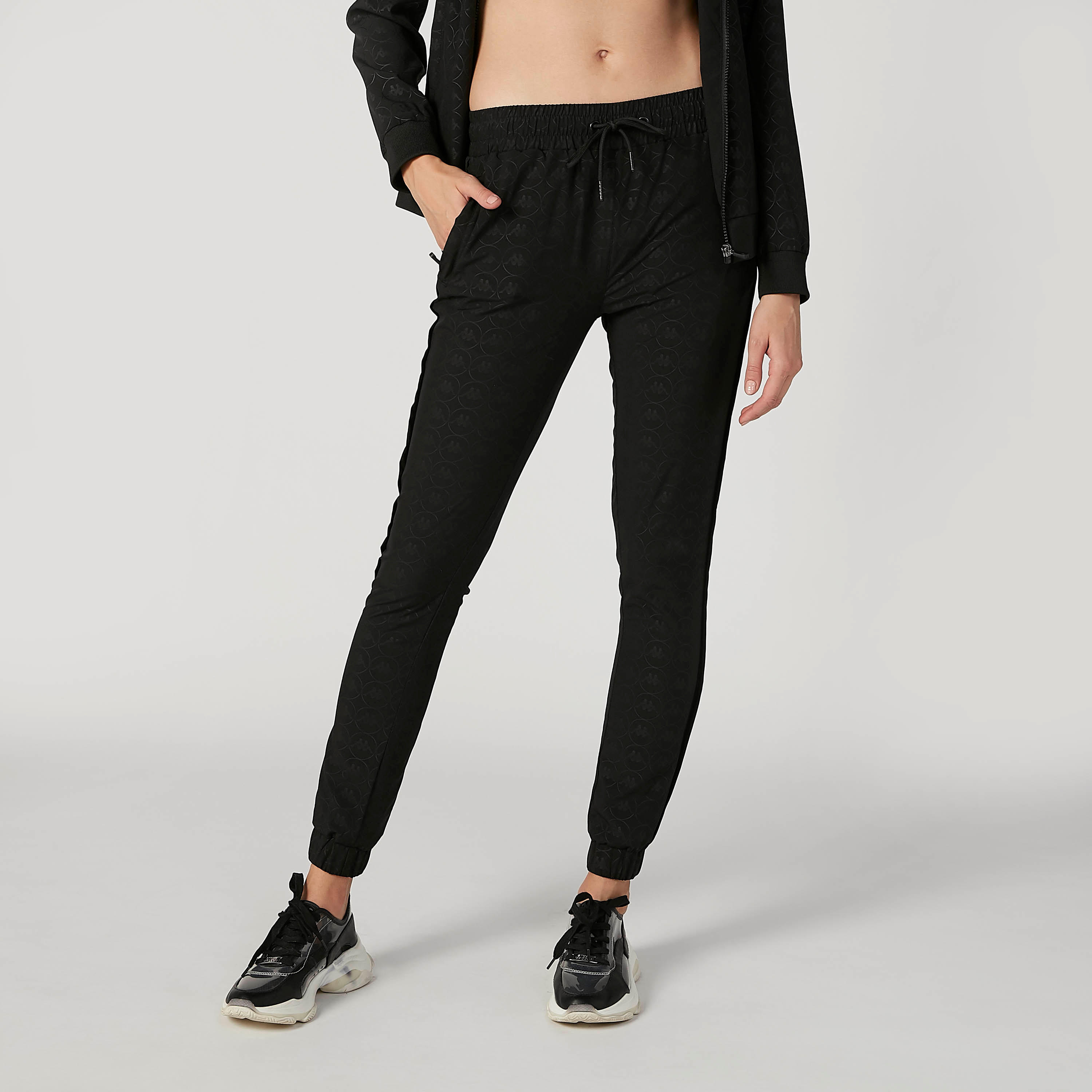 بنطلون رياضي بجيوب وطبعات من كابا-women-clothing-bottoms-joggers-image-1