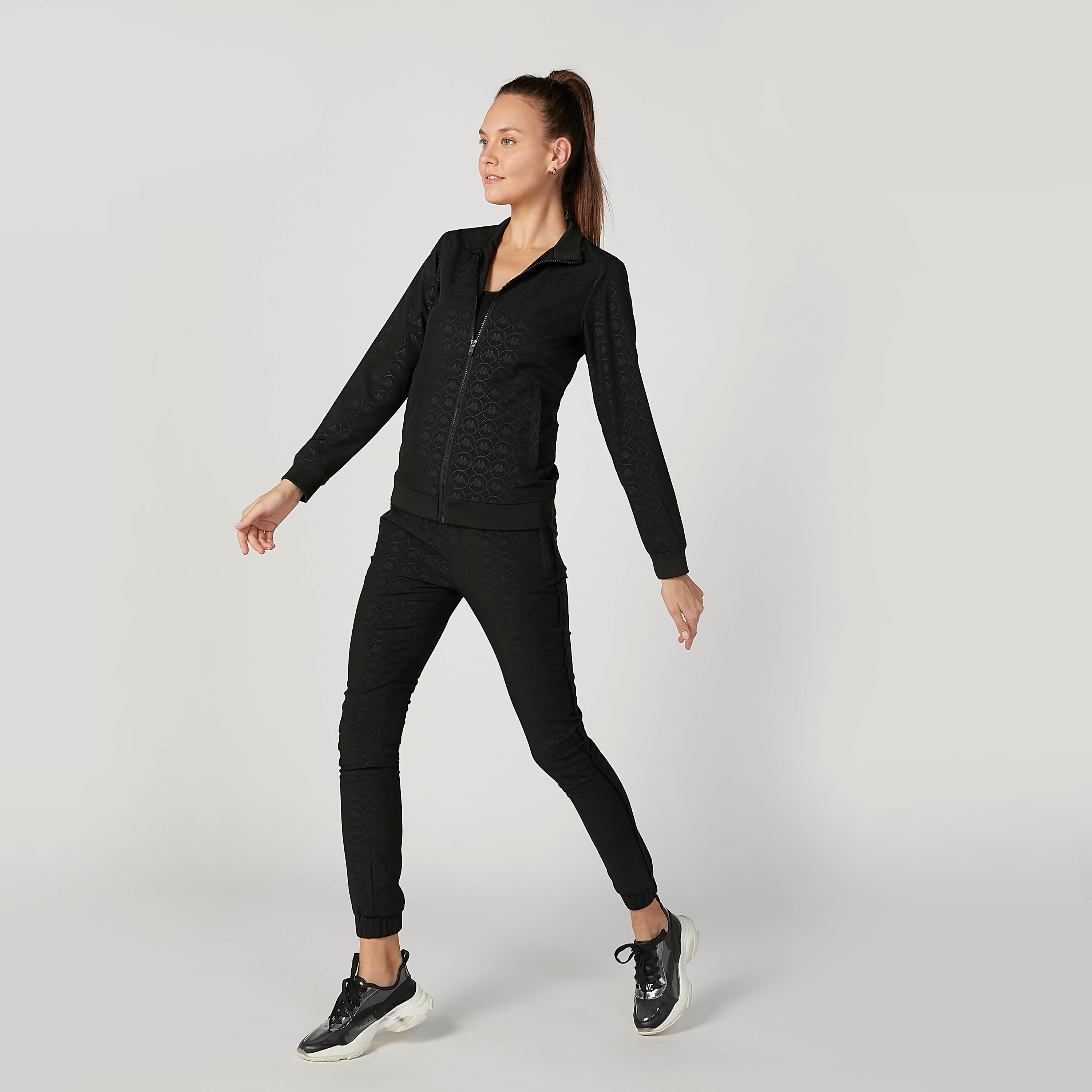 بنطلون رياضي بجيوب وطبعات من كابا-women-clothing-bottoms-joggers-image-2