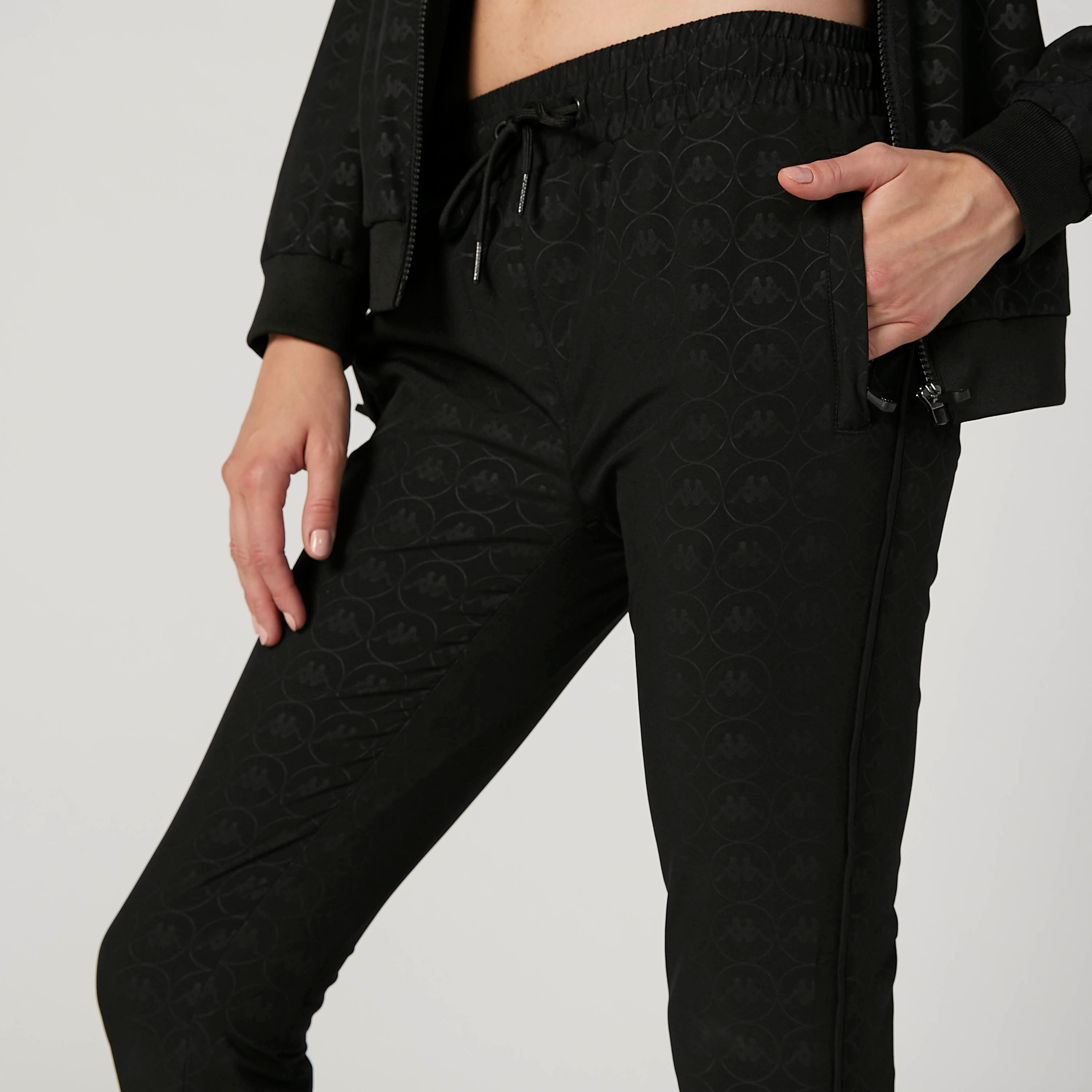 بنطلون رياضي بجيوب وطبعات من كابا-women-clothing-bottoms-joggers-image-3