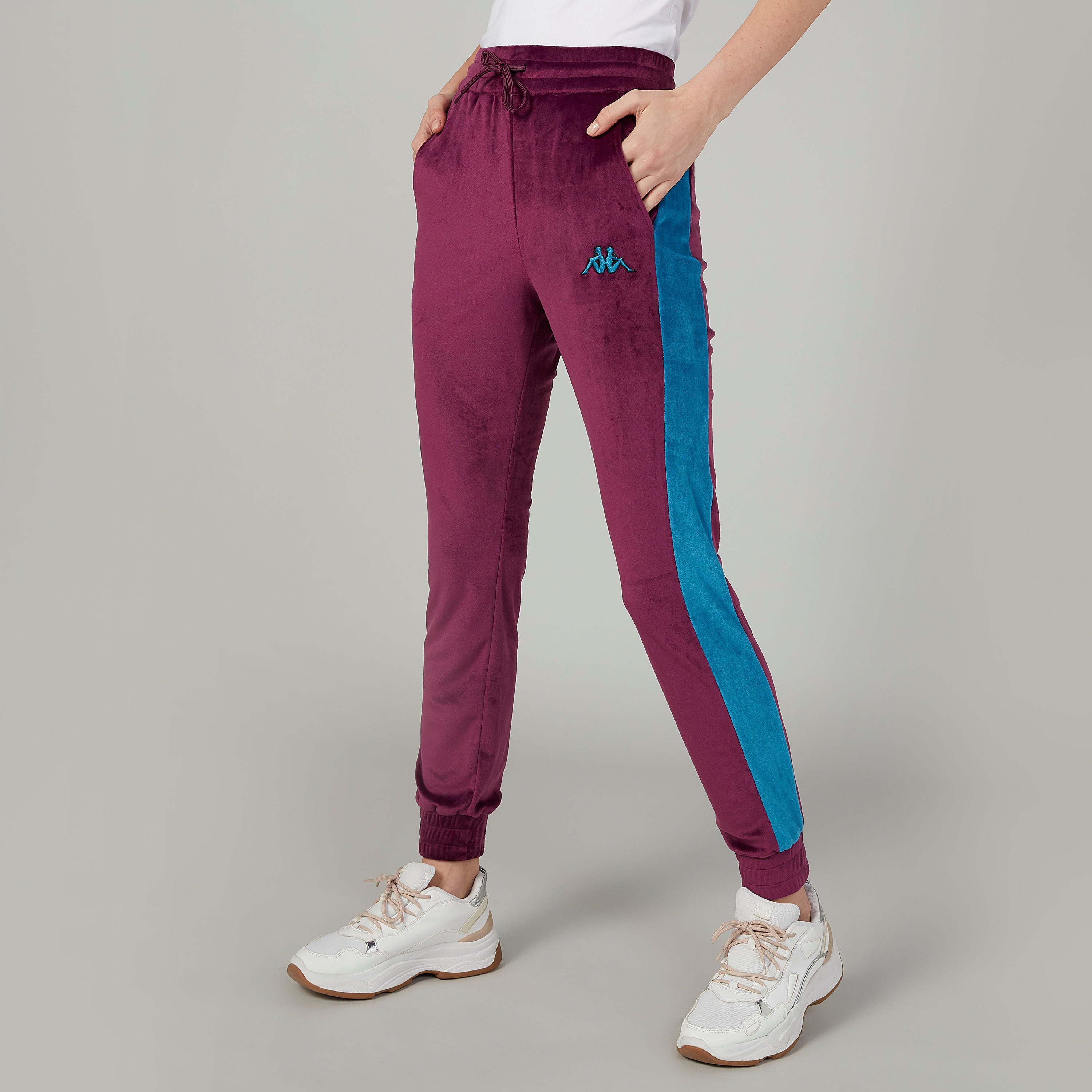 بنطلون رياضي مستدام بارز الملمس بجيوب وطبعات من كابا-women-clothing-sportswearandactivewear-bottoms-image-1